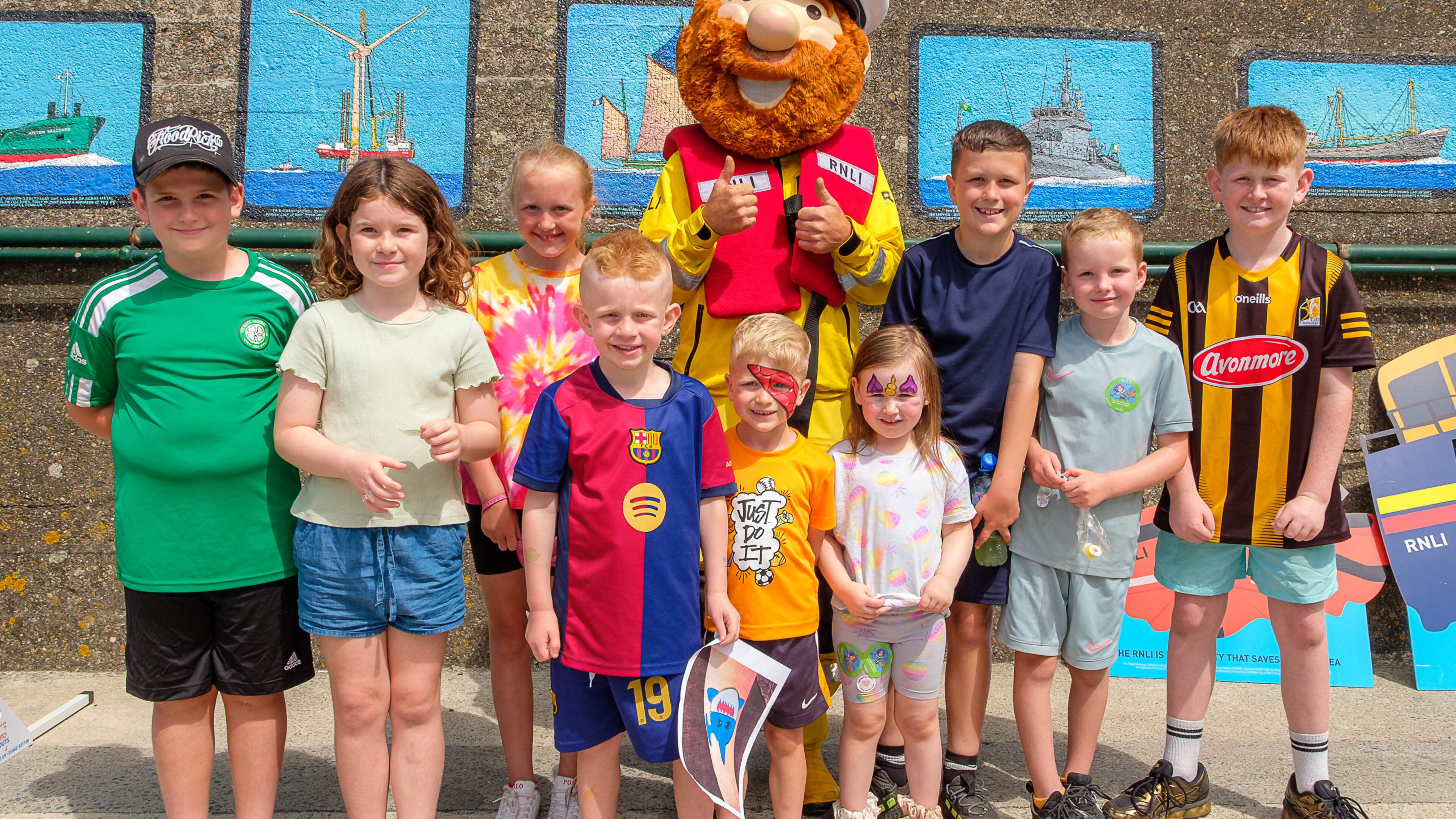 Hot weather boosts turnout as Wicklow RNLI serves ice creams and safety advice by the sea