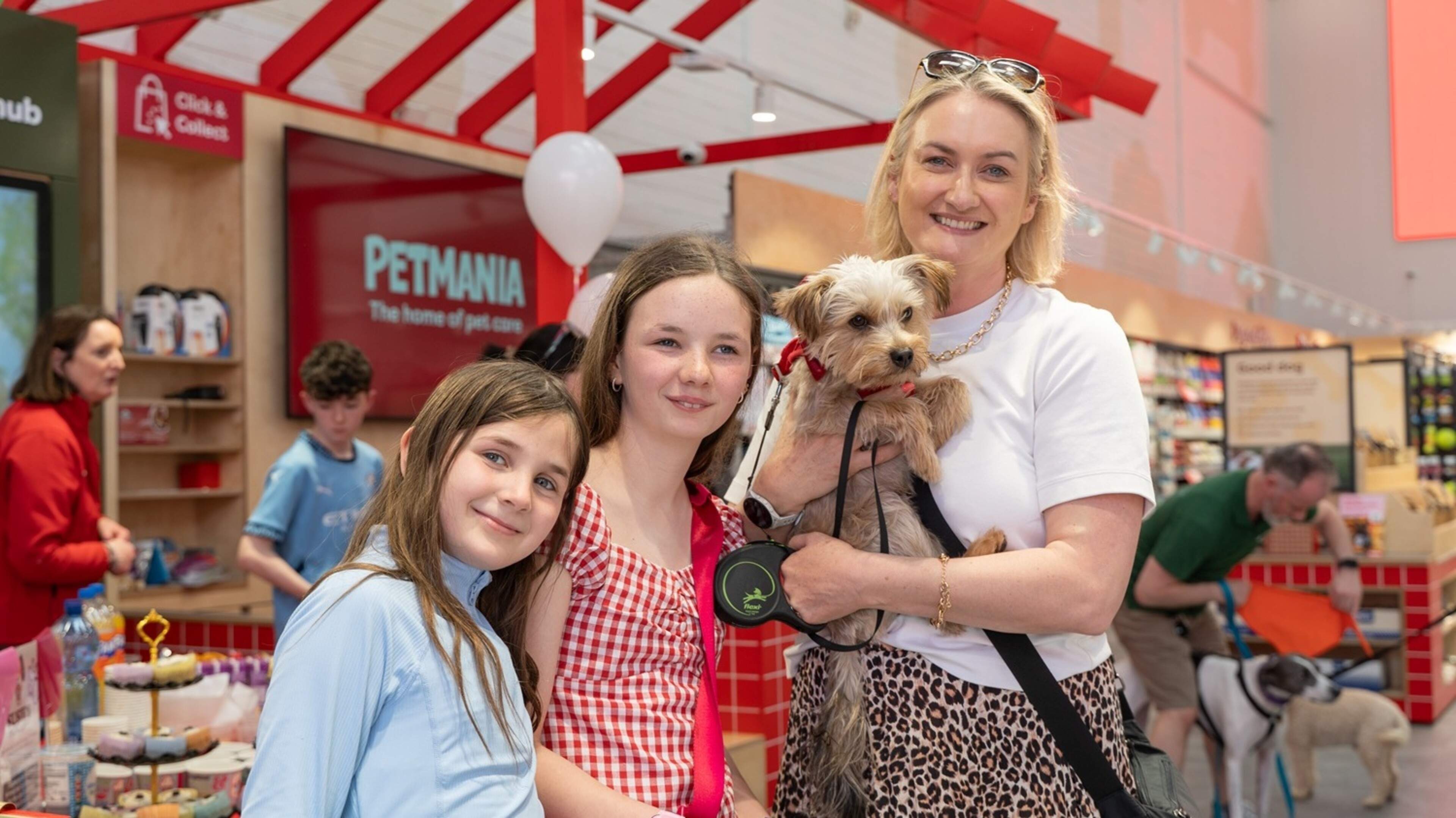 Limerick animal lovers raise €3,000 for two animal rescue charities at local pet shop reopening
