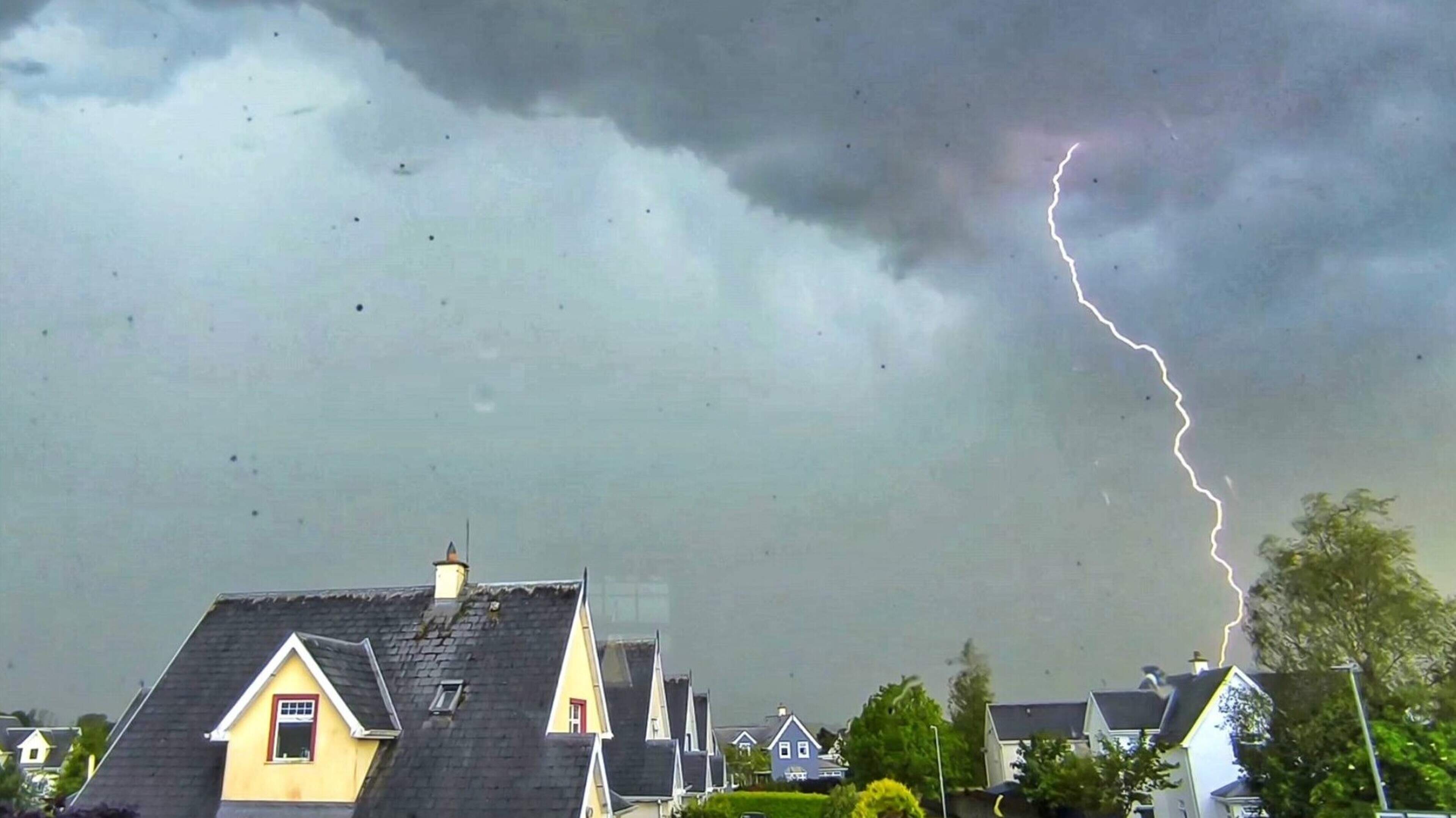 Lightning almost strikes twice for Clare resident as storm captured in eye-catching images