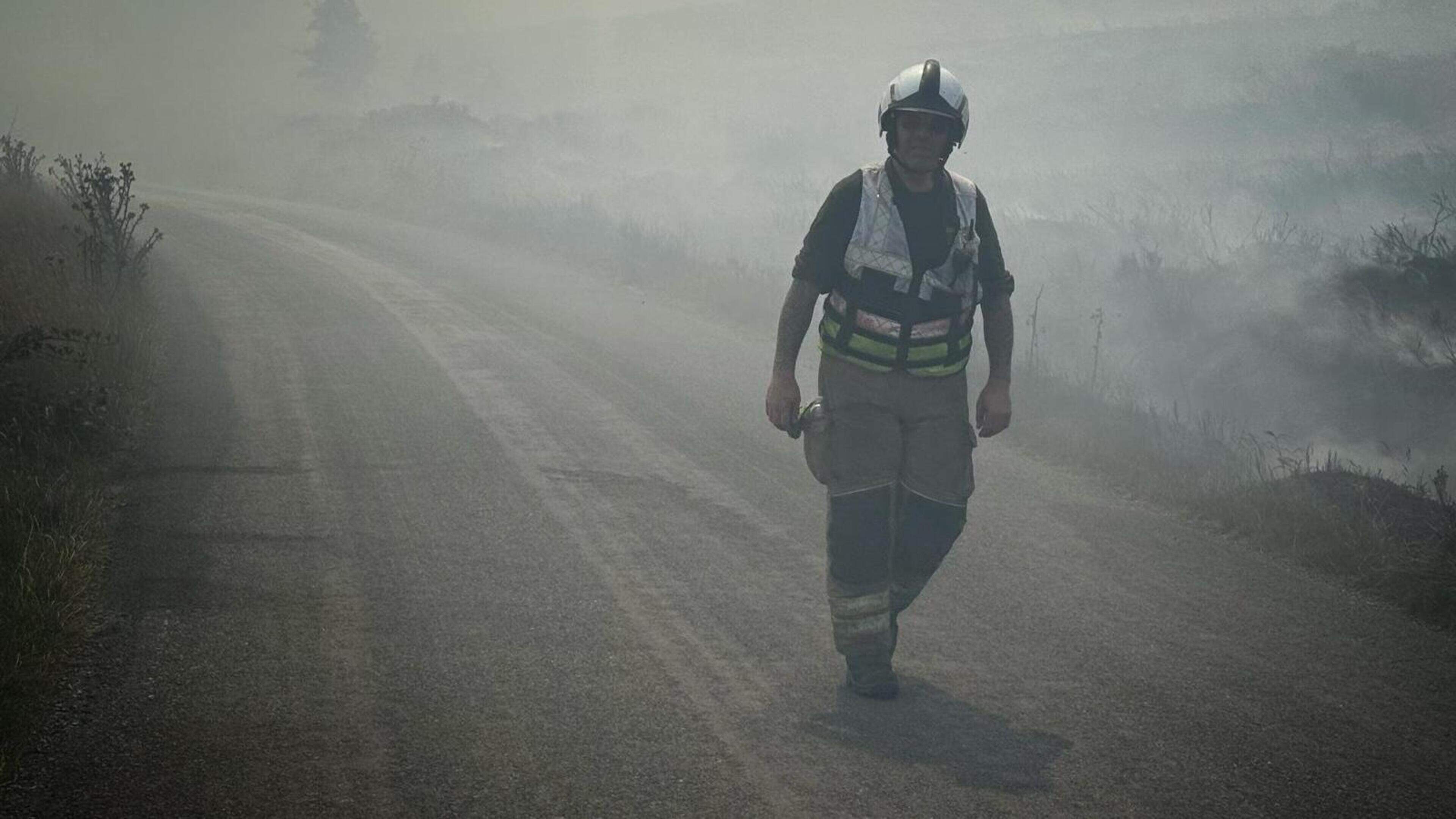 Multiple fire crews respond as Wicklow wildfire reignites days after being brought under control 