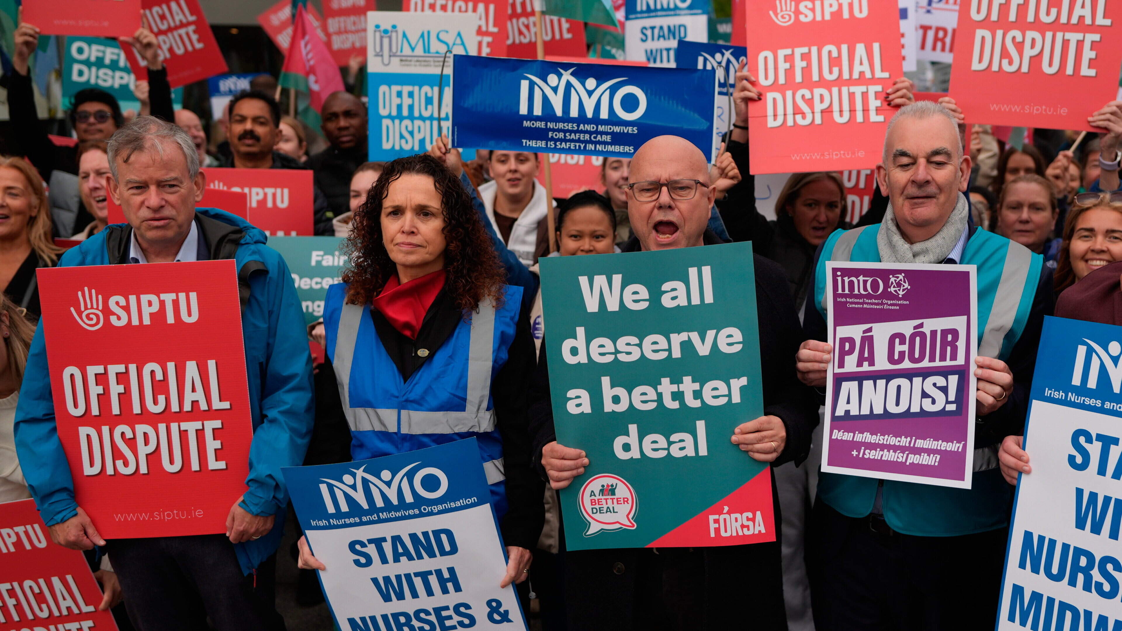 Fionnán Sheahan: Micheál Martin’s grown-ups crisis-manage pay deal as Simon Harris’s dramas play out