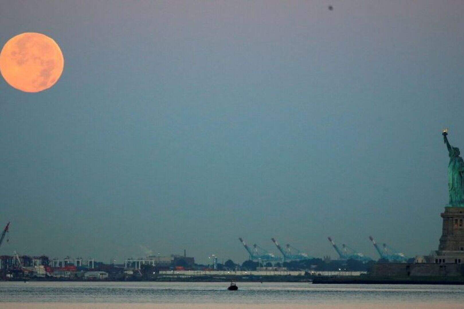Blue Moon in the skies tonight set to get the nation humming | Irish ...