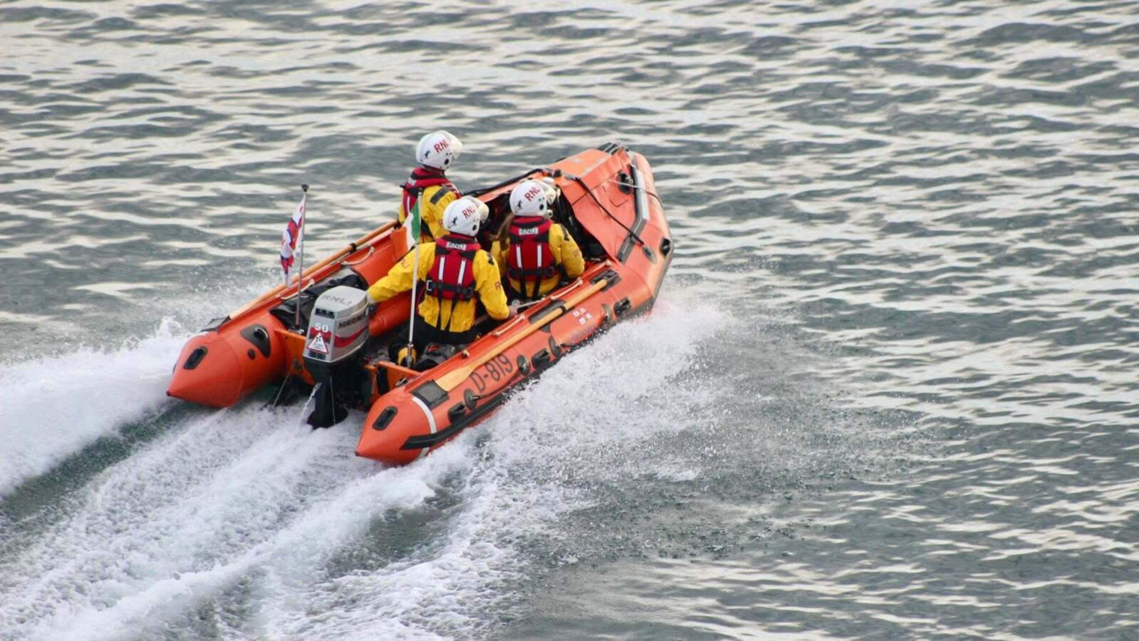 Two people brought to safety in Wexford by RNLI after breakdown near shipping lane