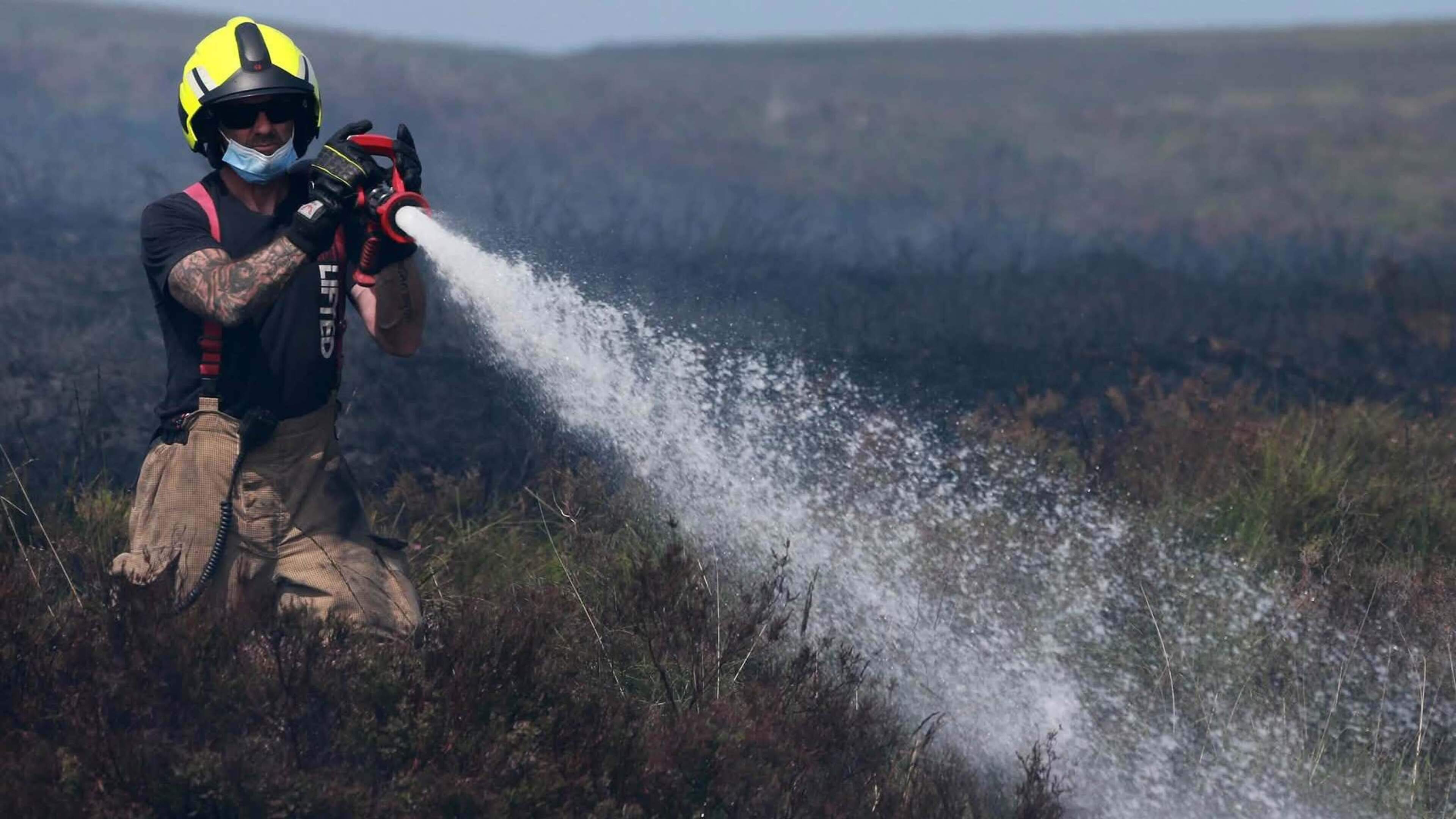 Fire on Wicklow Mountains reignites as smoke reaches coastal towns of Bray and Greystones 