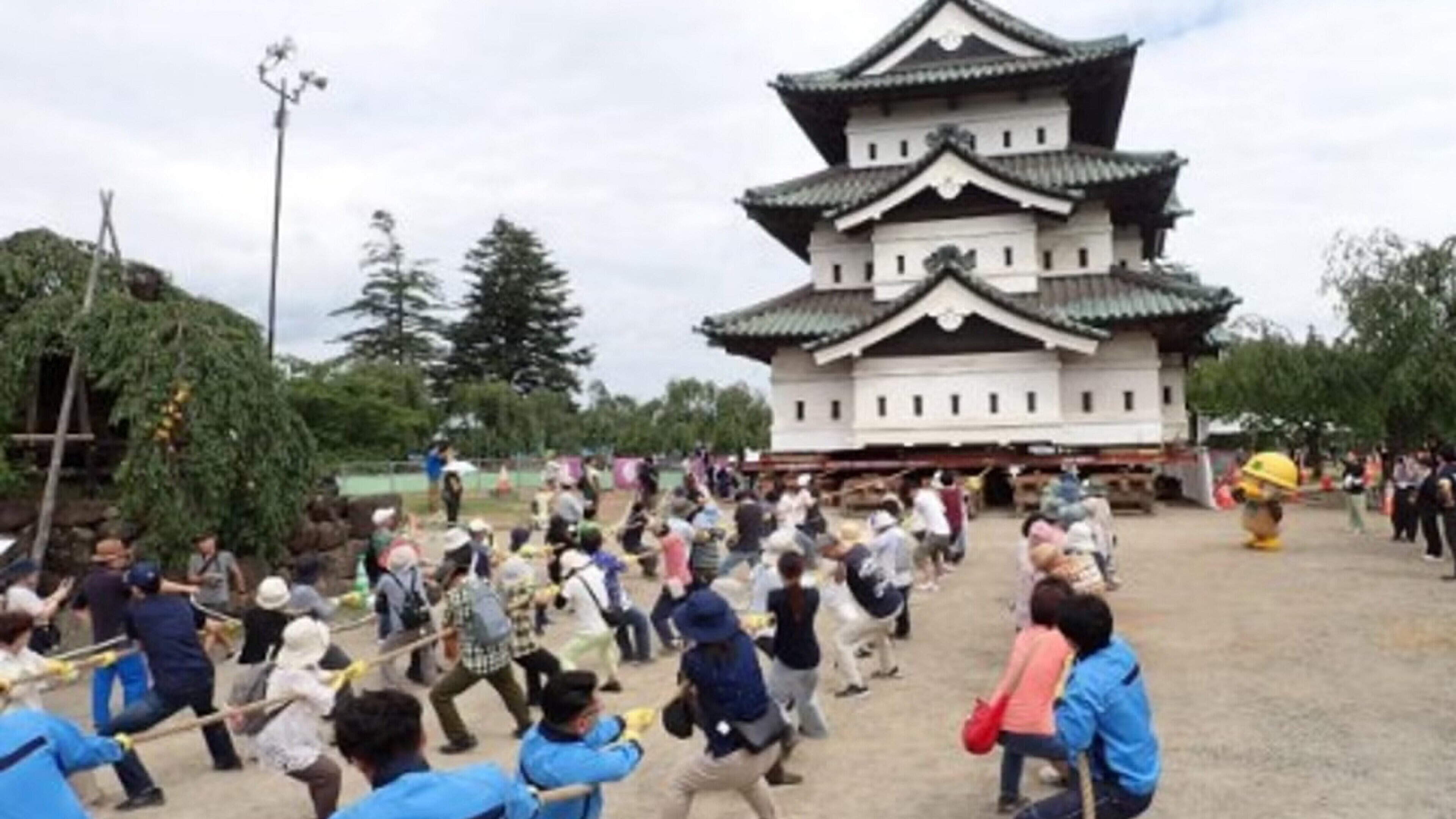 Japan enlists 1,800 people to pull a 360-tonne castle more than two metres by hand