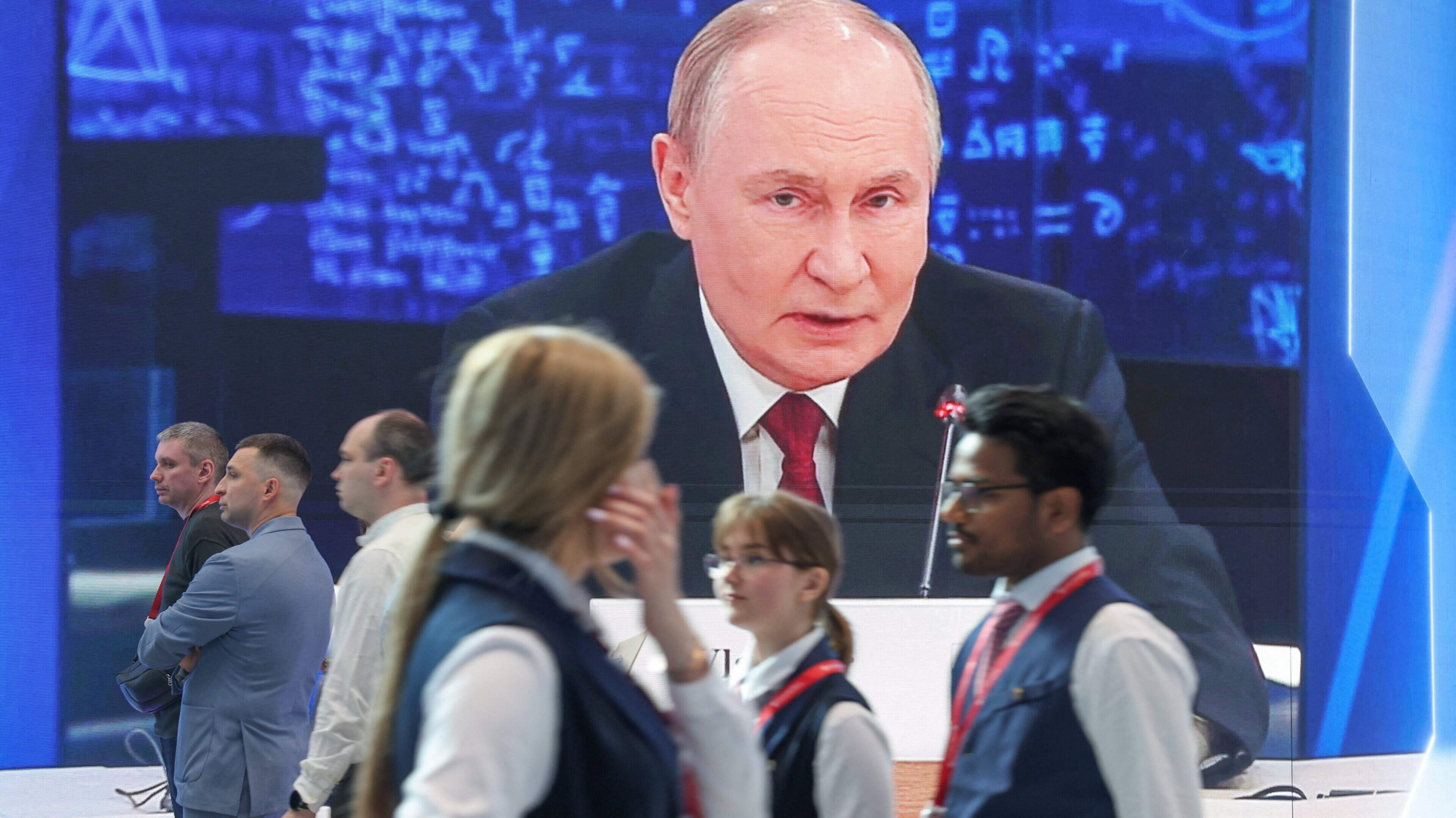 Russian divisions over Ukraine war laid bare at Putin’s economic forum