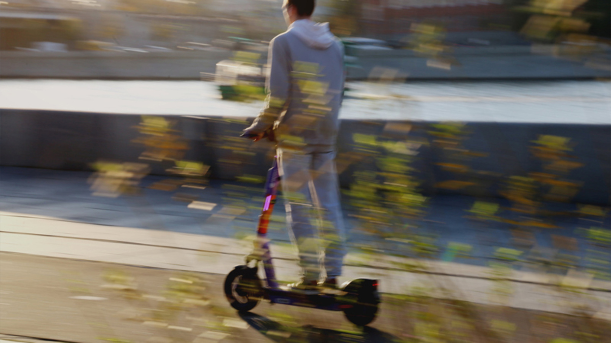 Ministers ride off on holidays, leaving the plan for regulating e-scooters as clear as mud