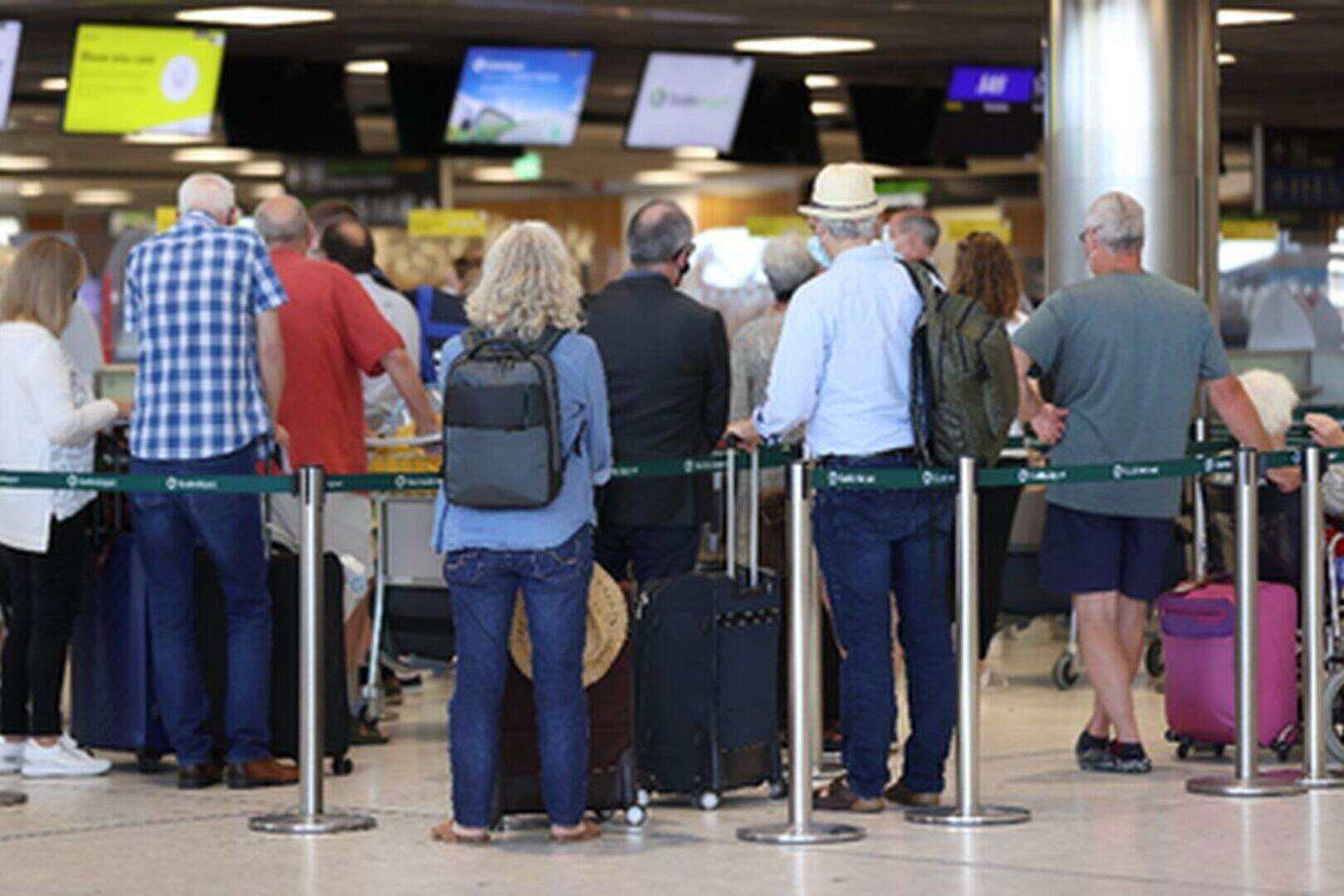 Dublin airport queues: Over 4,000 apply for security jobs after flyers ...