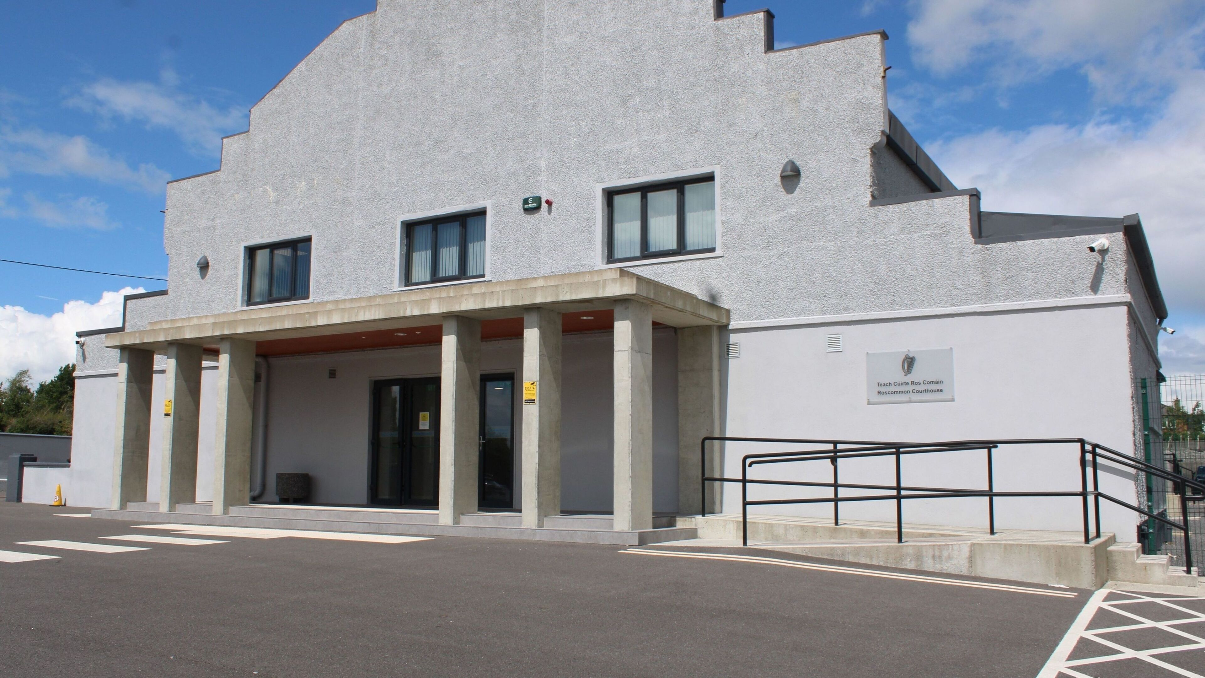 ‘Extremely sinister’ – man who exposed himself to girl (5) at communion party avoids jail