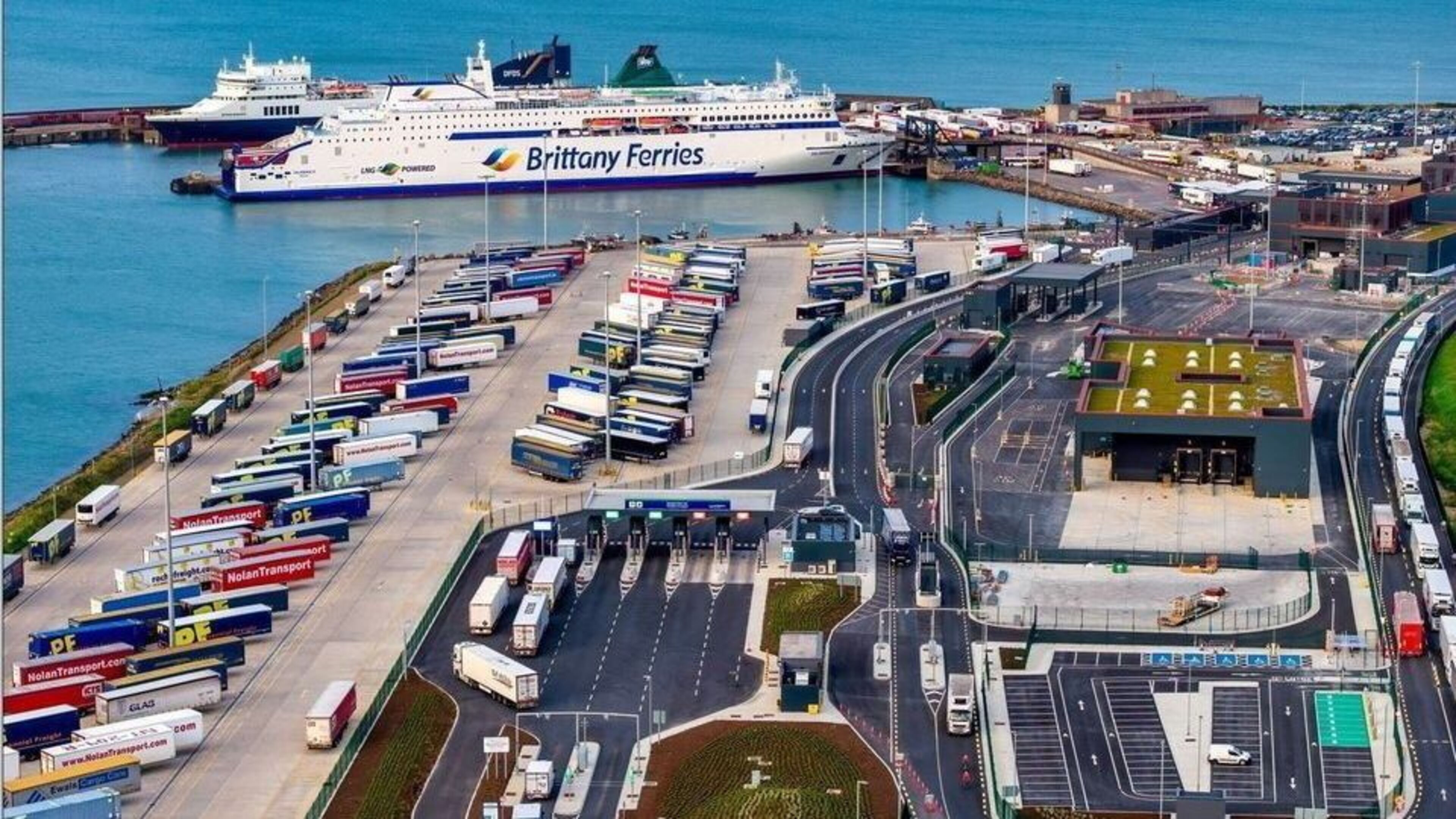 Five males who jumped from artic trailer near Rosslare port returned to France