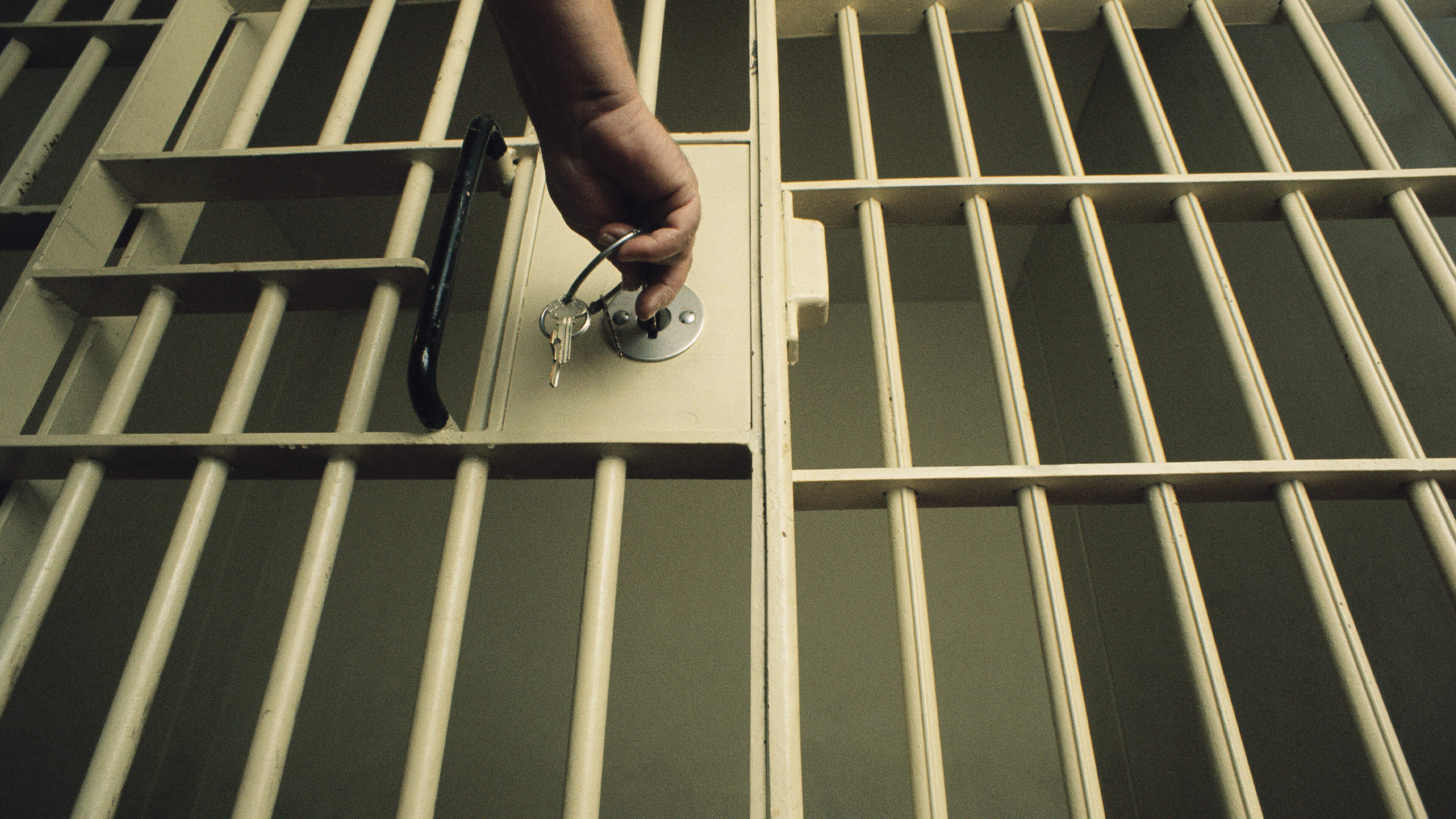 Reforming current bail system would solve prison overcrowding, finds report