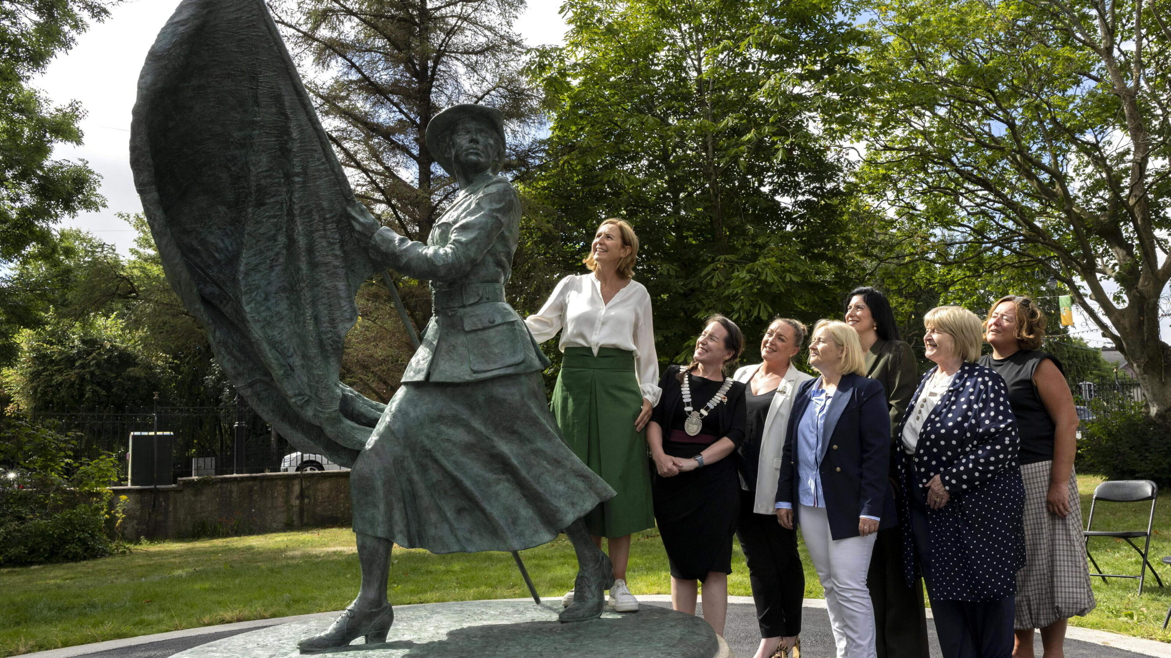 Kerry sees the unveiling of the first ever monument dedicated to women's role in the revolution