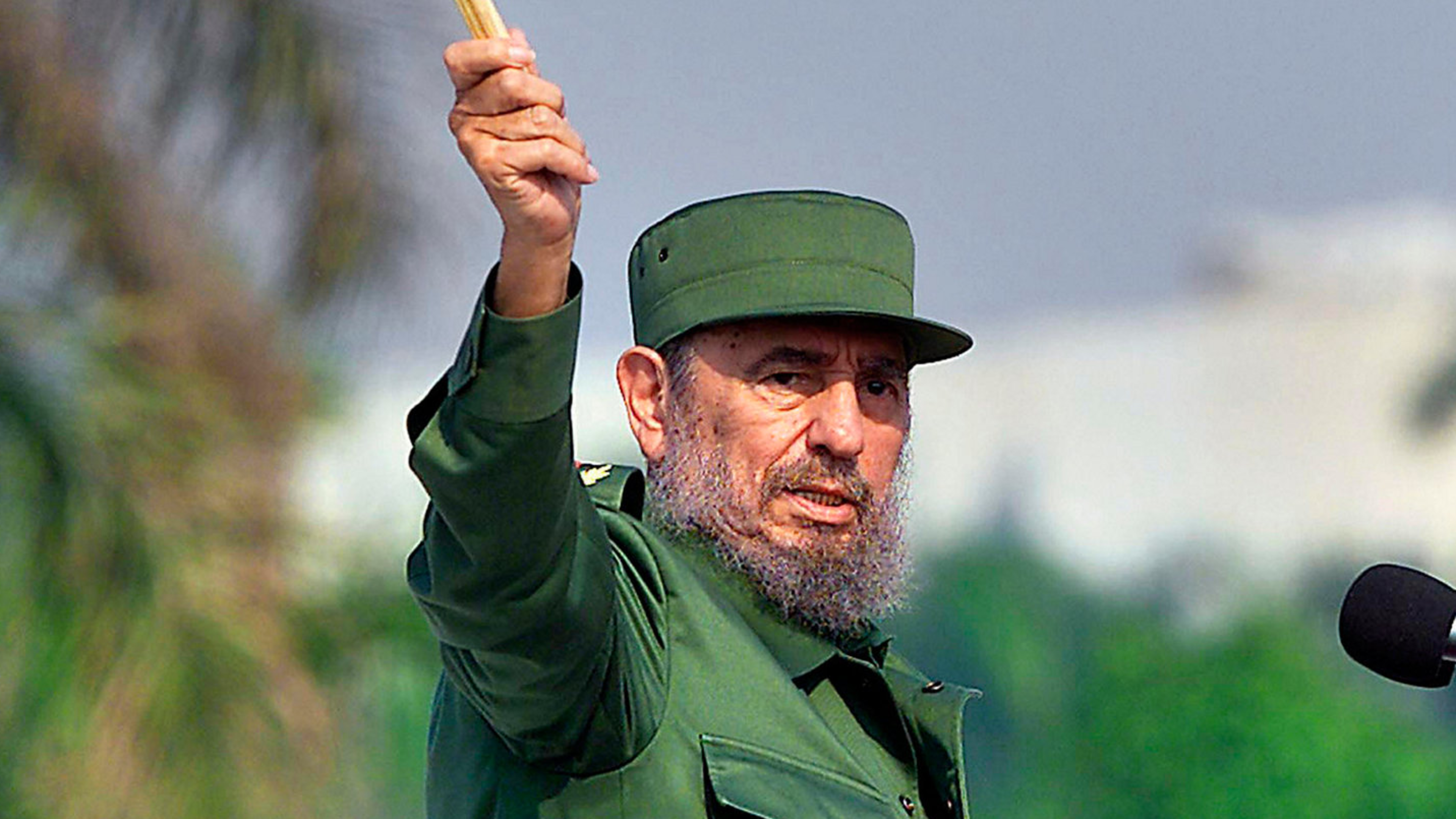 Fidel Castro tried to recruit UK’s Dolly the Sheep scientist with cigars and alligator belt