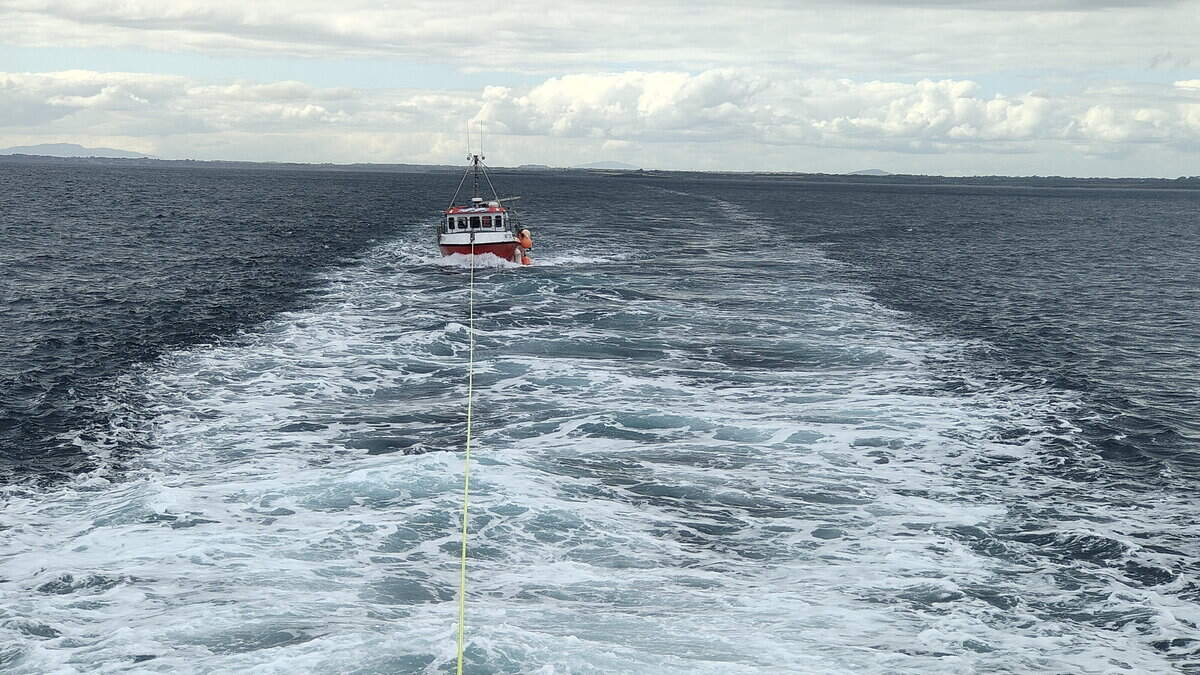 RNLI volunteers leap into action to assist fishing boat drifting towards rocks off the Wexford coast