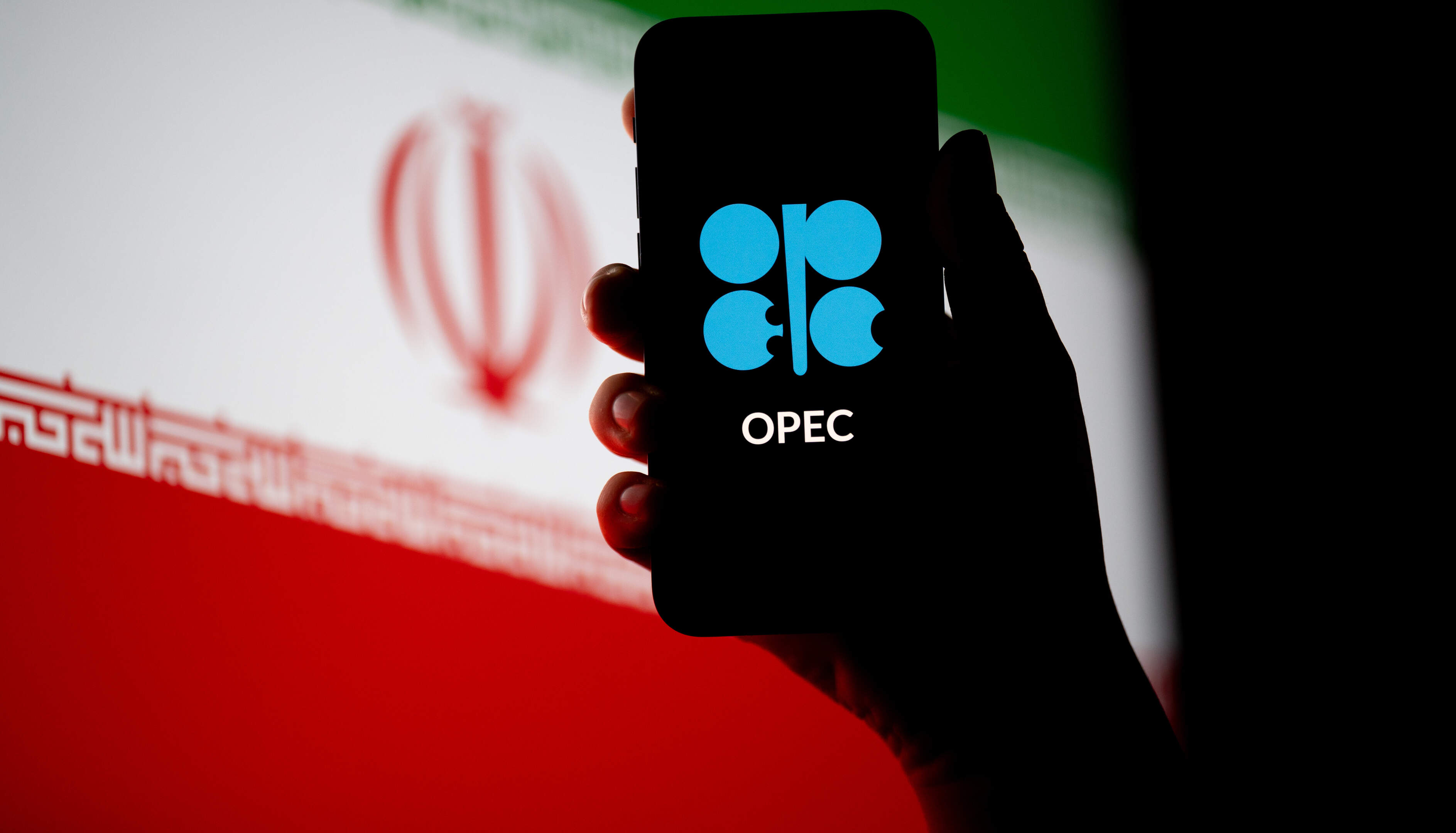 Oil price at $100 seen as base case for next year as Iran war drags on