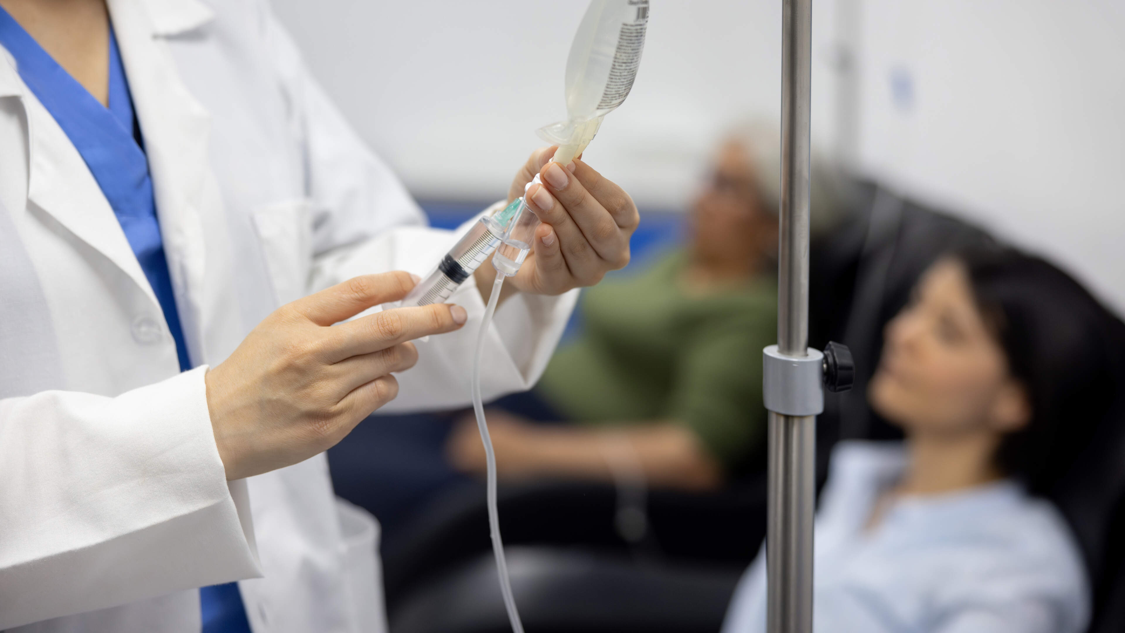 Warning of stark gaps in cancer care as some hospitals miss 15-day target for treatment in almost one third of cases