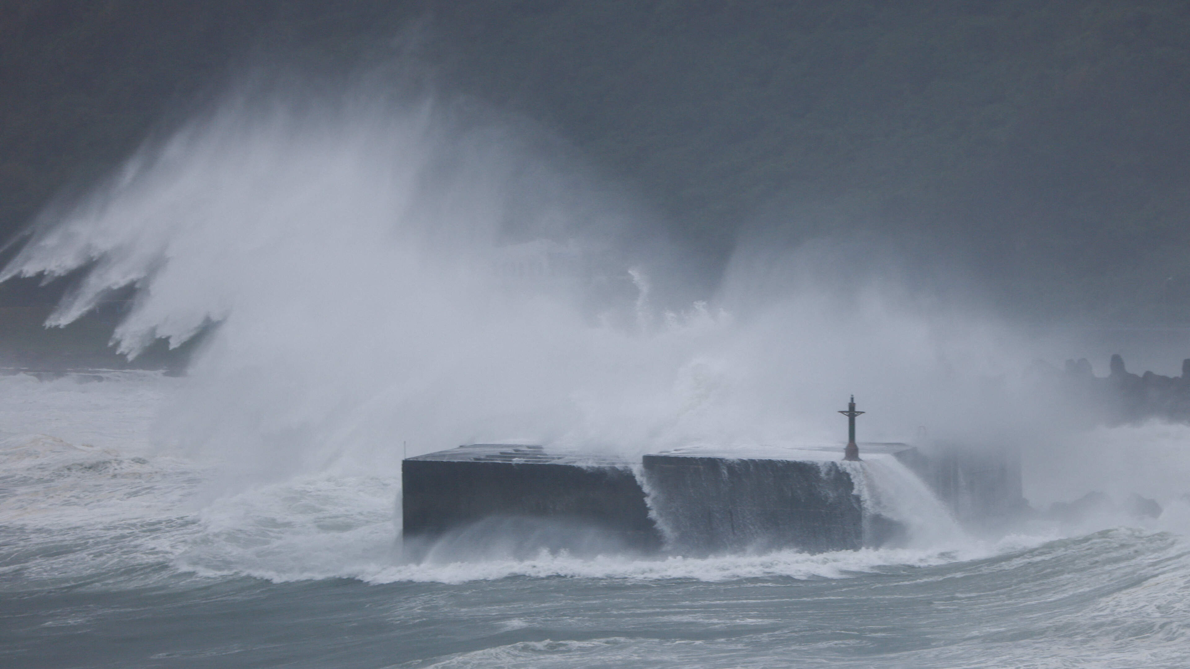 Taiwan shuts down ahead of Typhoon Champi, nearly 1,000 flights cancelled