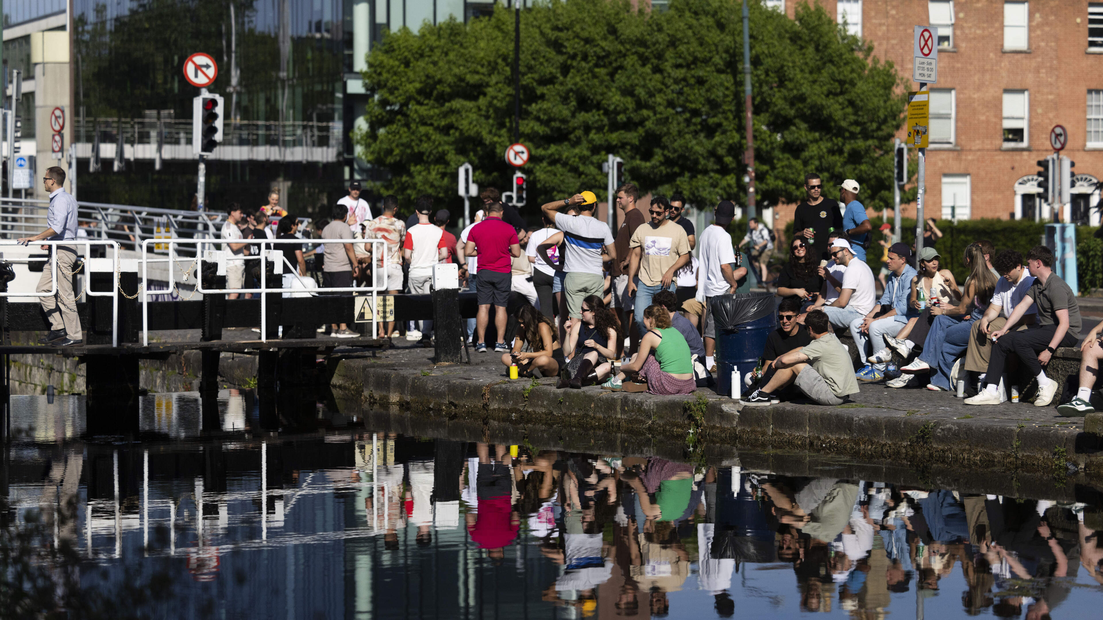 Met Éireann says ‘even hotter’ conditions to come as Status Yellow high temperature warning in effect for 10 counties