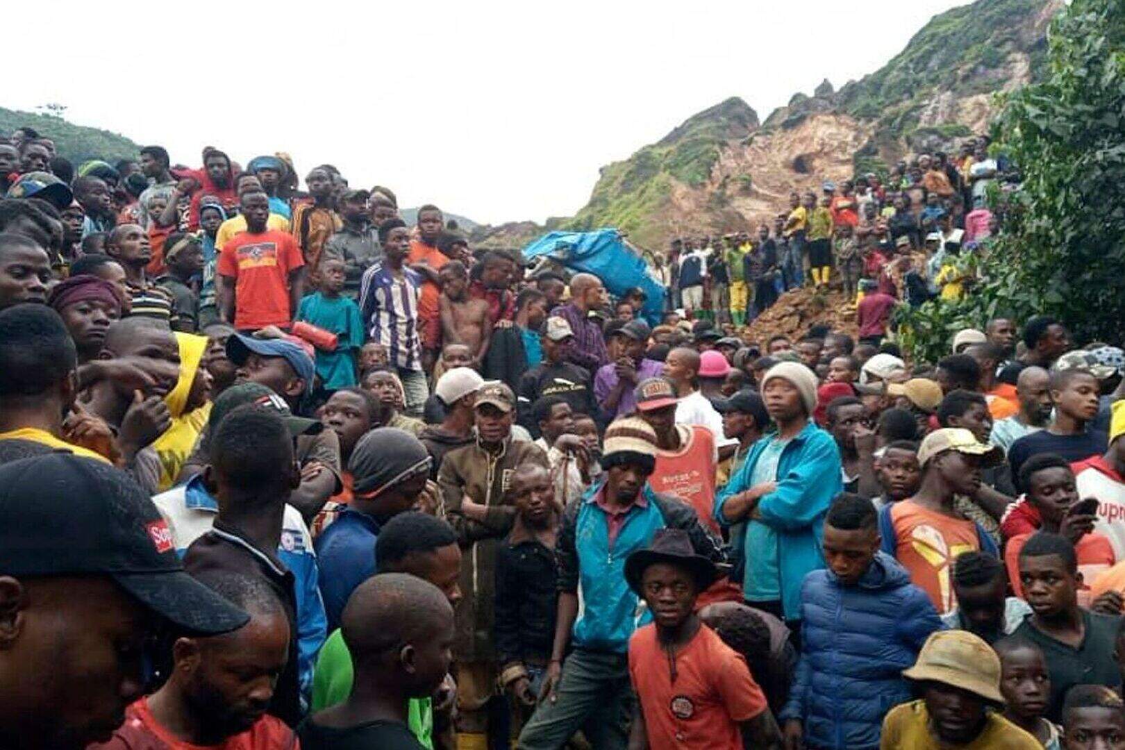 People gather at the scene of a gold mine collapse near the town of Kamituga, South Kivu province (Maisha RDC/AP)