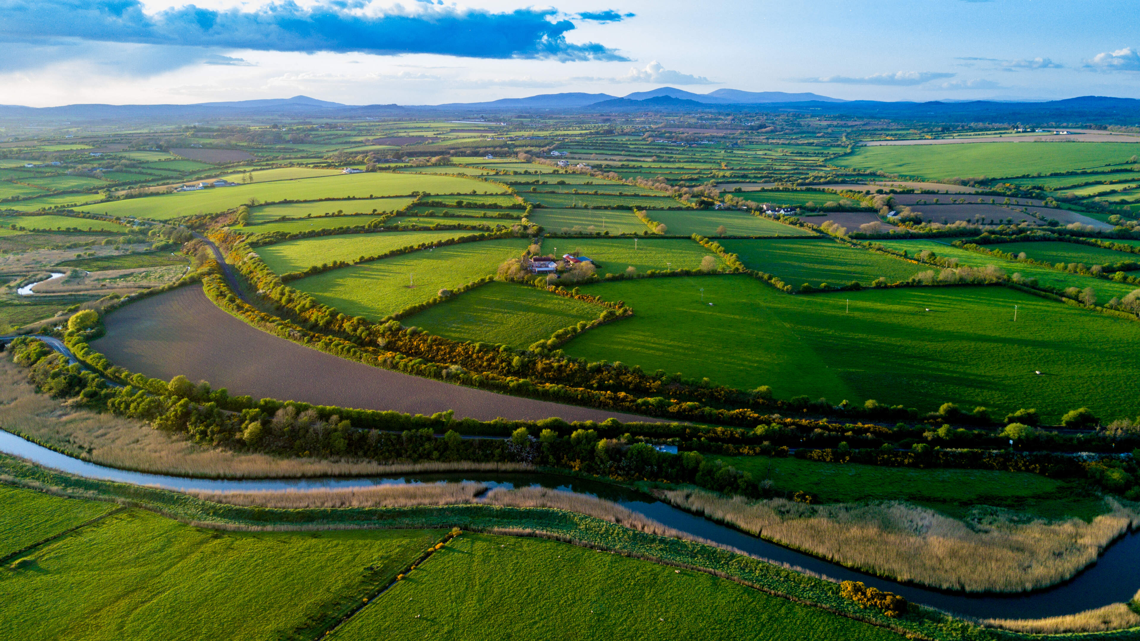 An é go raibh Loch Garman níos Gaelaí ná mar a shíltear?