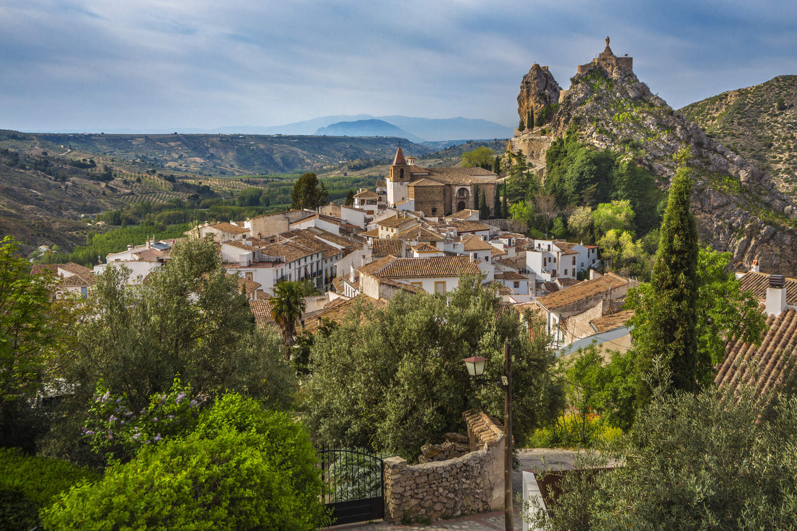 earthquake-hits-spanish-city-of-granada-damaging-buildings-and-cars