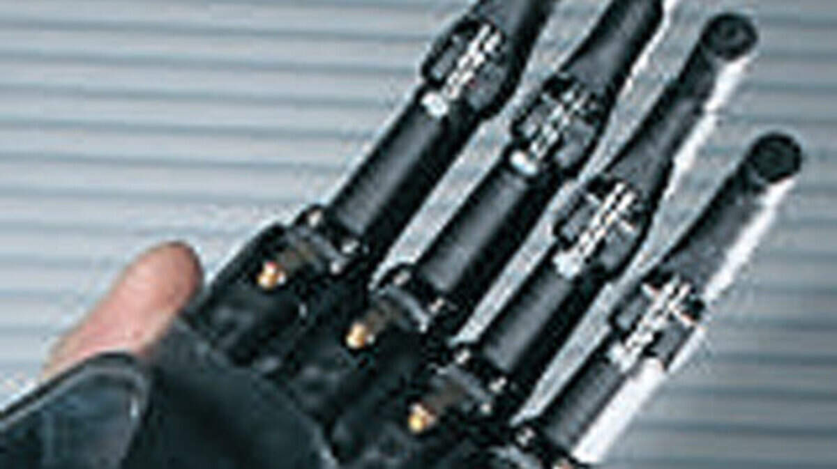 Scientists unveil the world's first bionic fingers for those missing ...