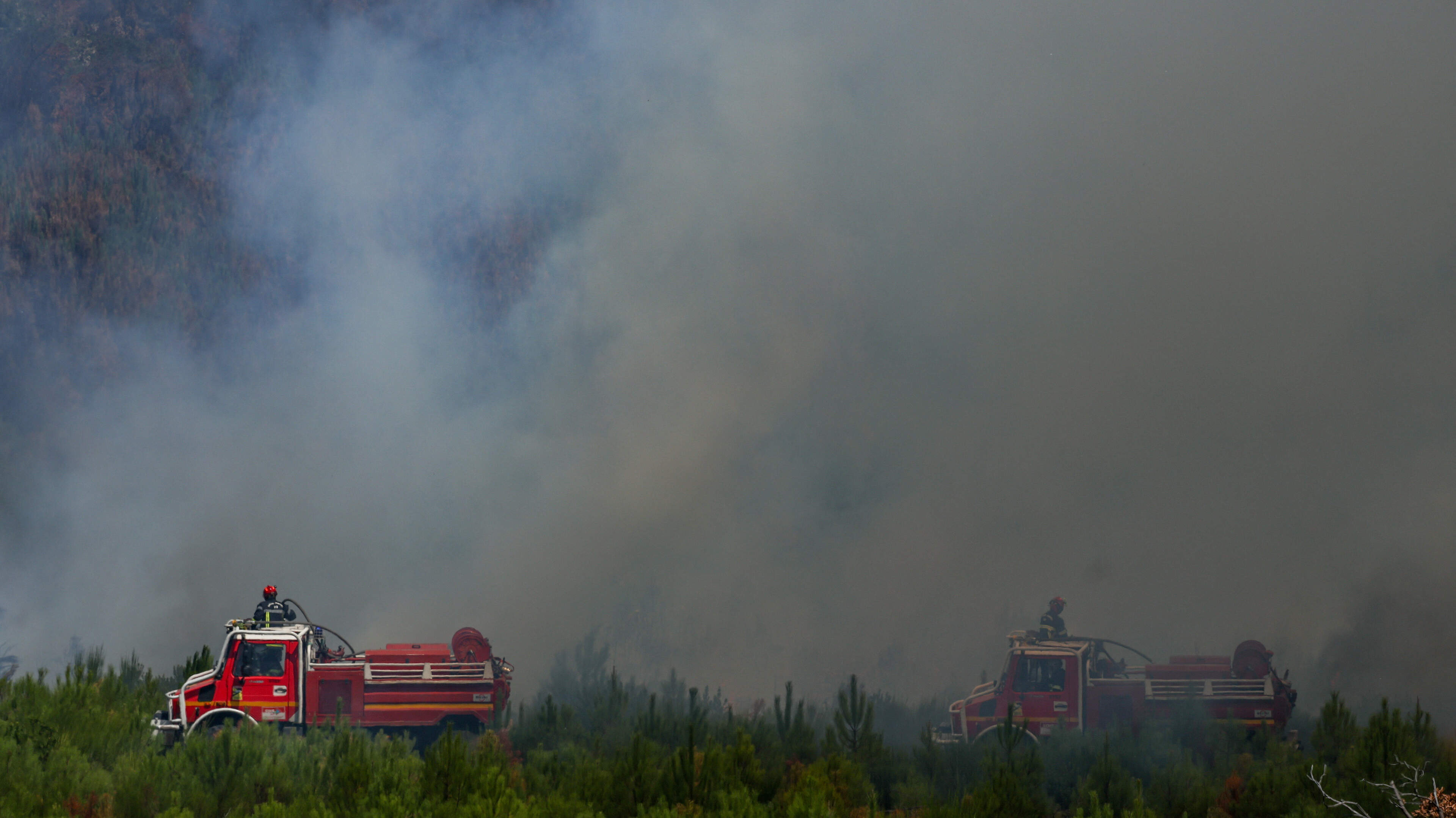 People evacuating their homes in Bordeaux as French wildfires force 220,000 to flee – ‘the air is unbreathable’