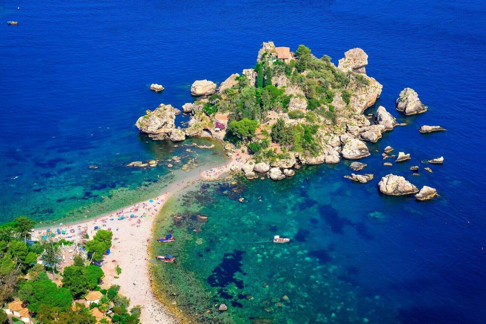 Isola Bella e il mare di Taormina