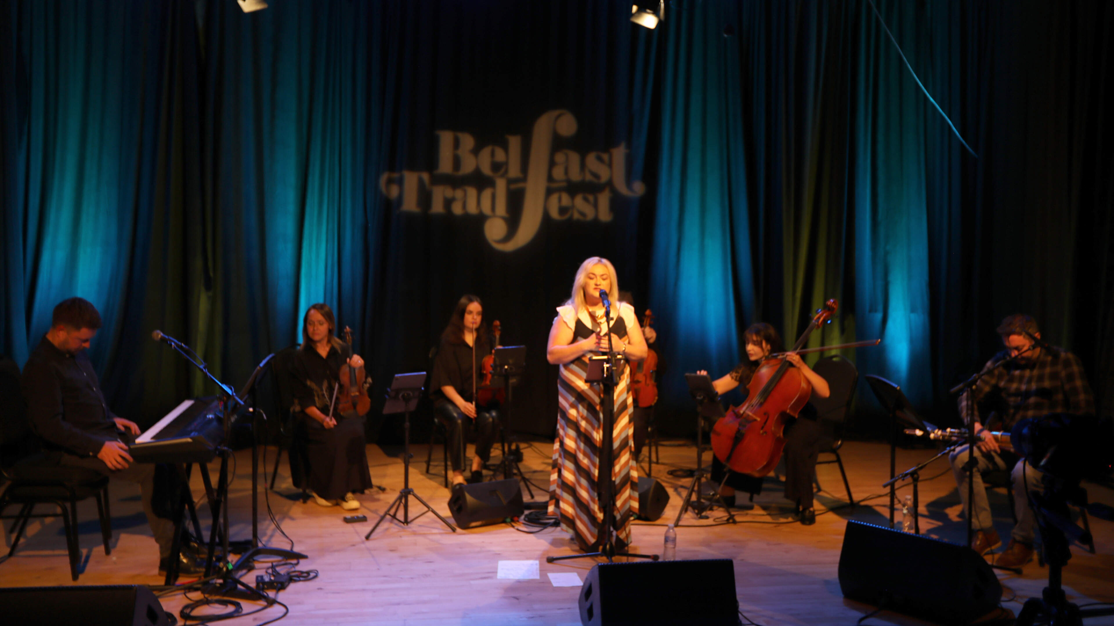 Albam agus leabhar  seolta ag Diane le ceolchoirm mhór