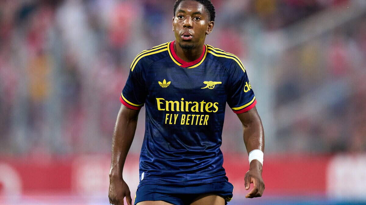 Chelsea and Manchester United turn down £45m-rated Myles Lewis-Skelly