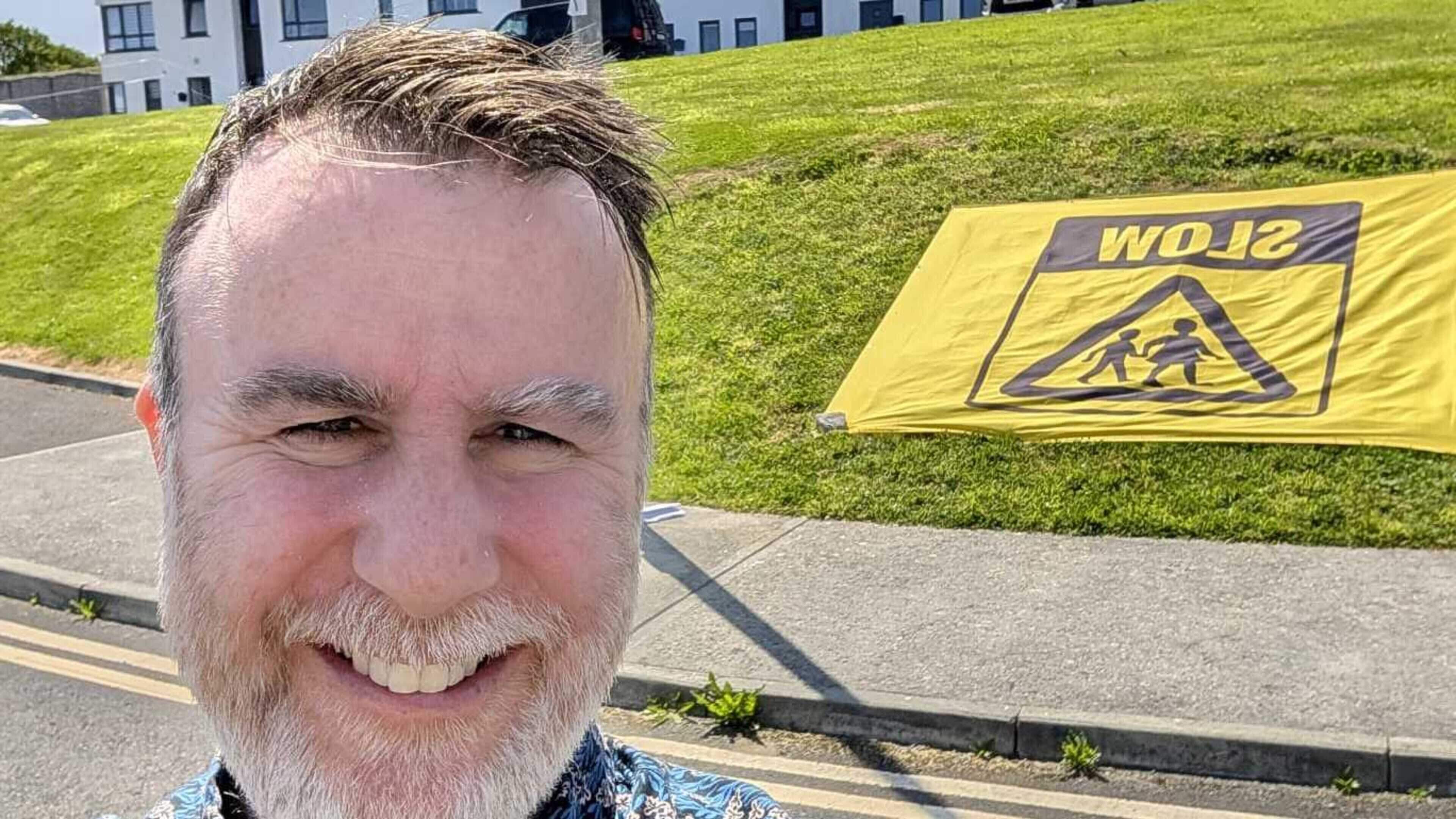 Councillor places banner at entrance to Strandhill estate in bid to slow drivers
