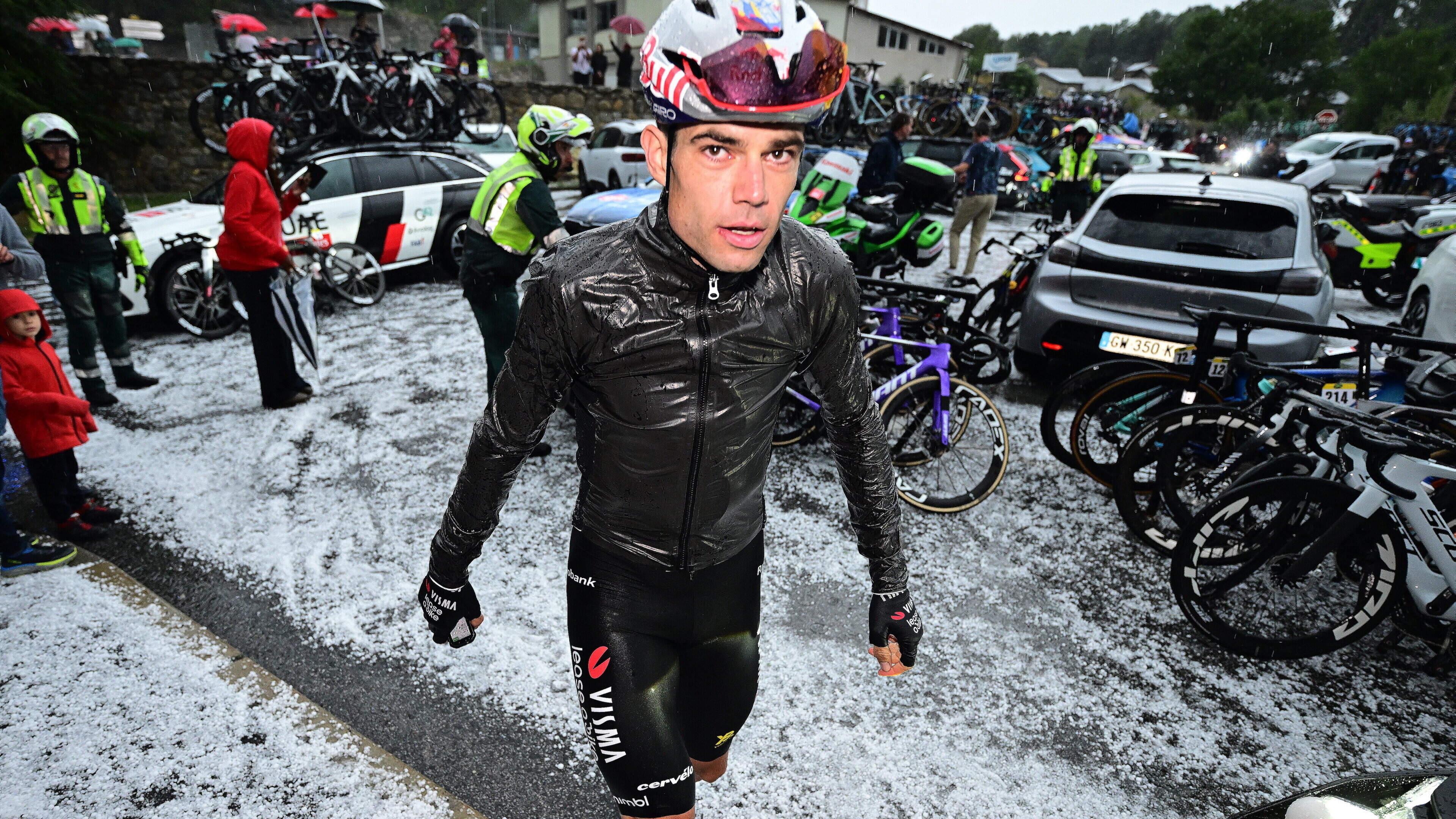 Hailstorm forces abandonment of the third stage of the Vuelta a Espana
