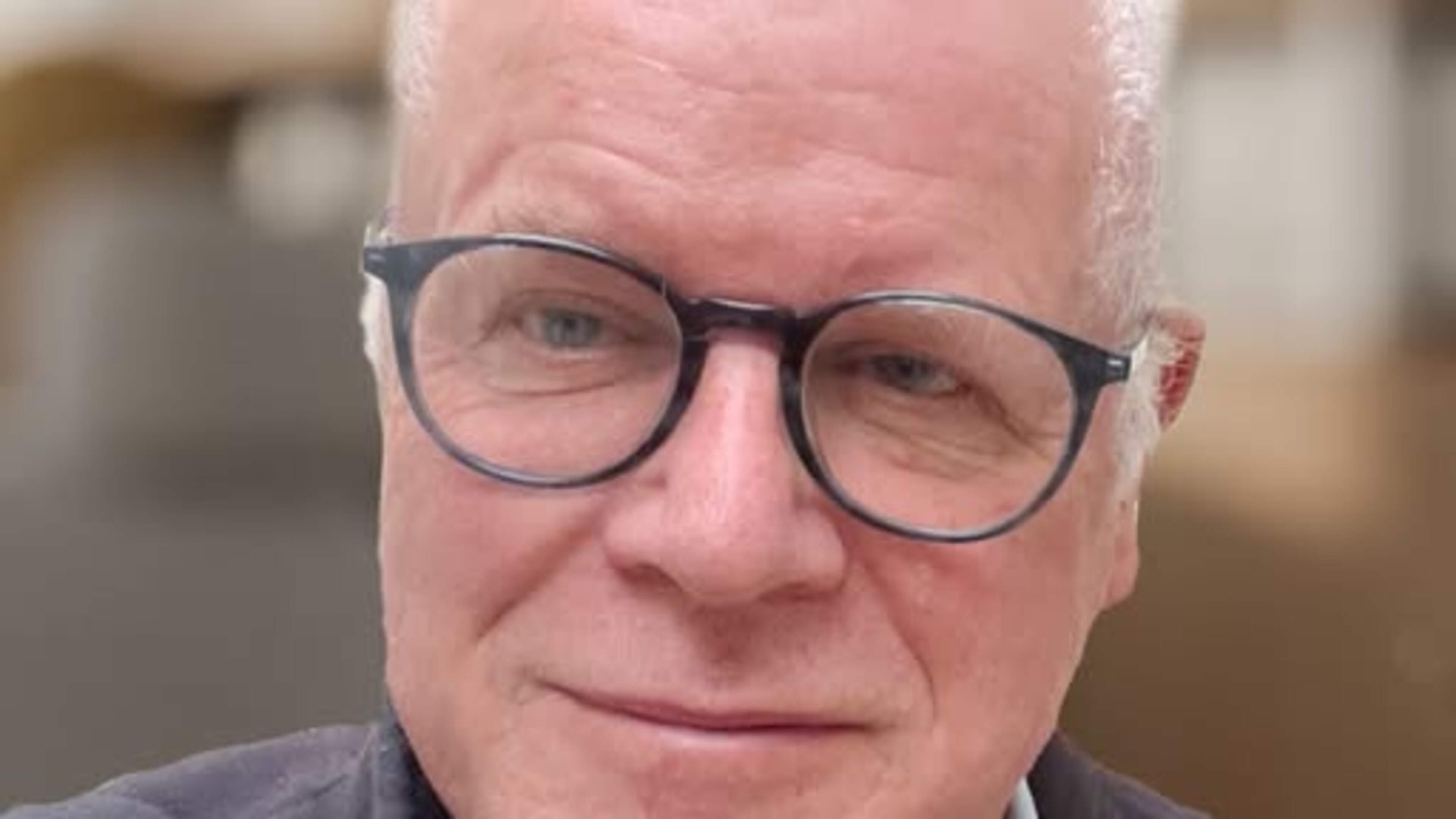 Buaic-Ghradam an Oireachtais le bronnadh ar an iriseoir Cathal Mac Coille