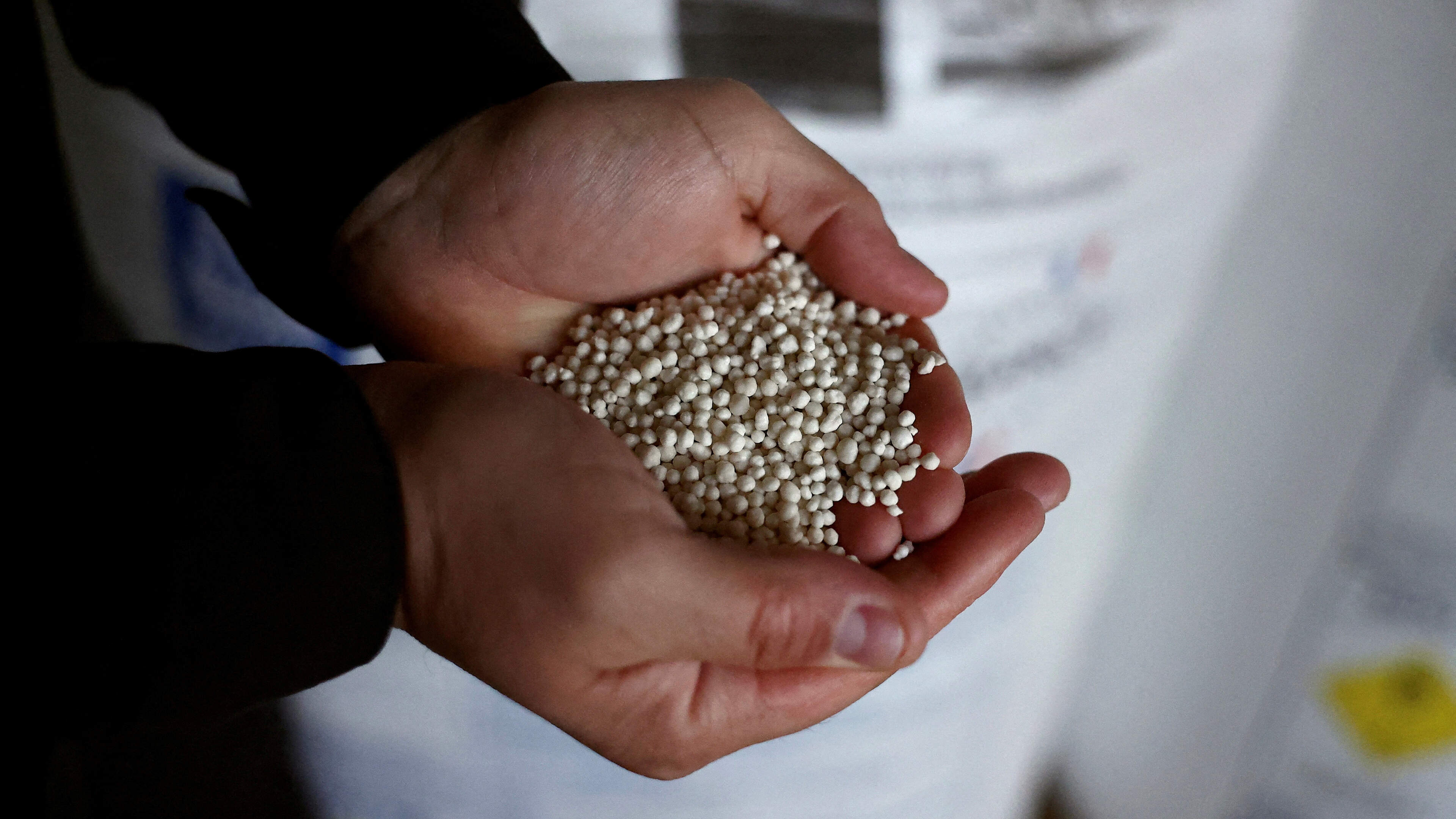 France unveils fertiliser aid for farmers after global price surge