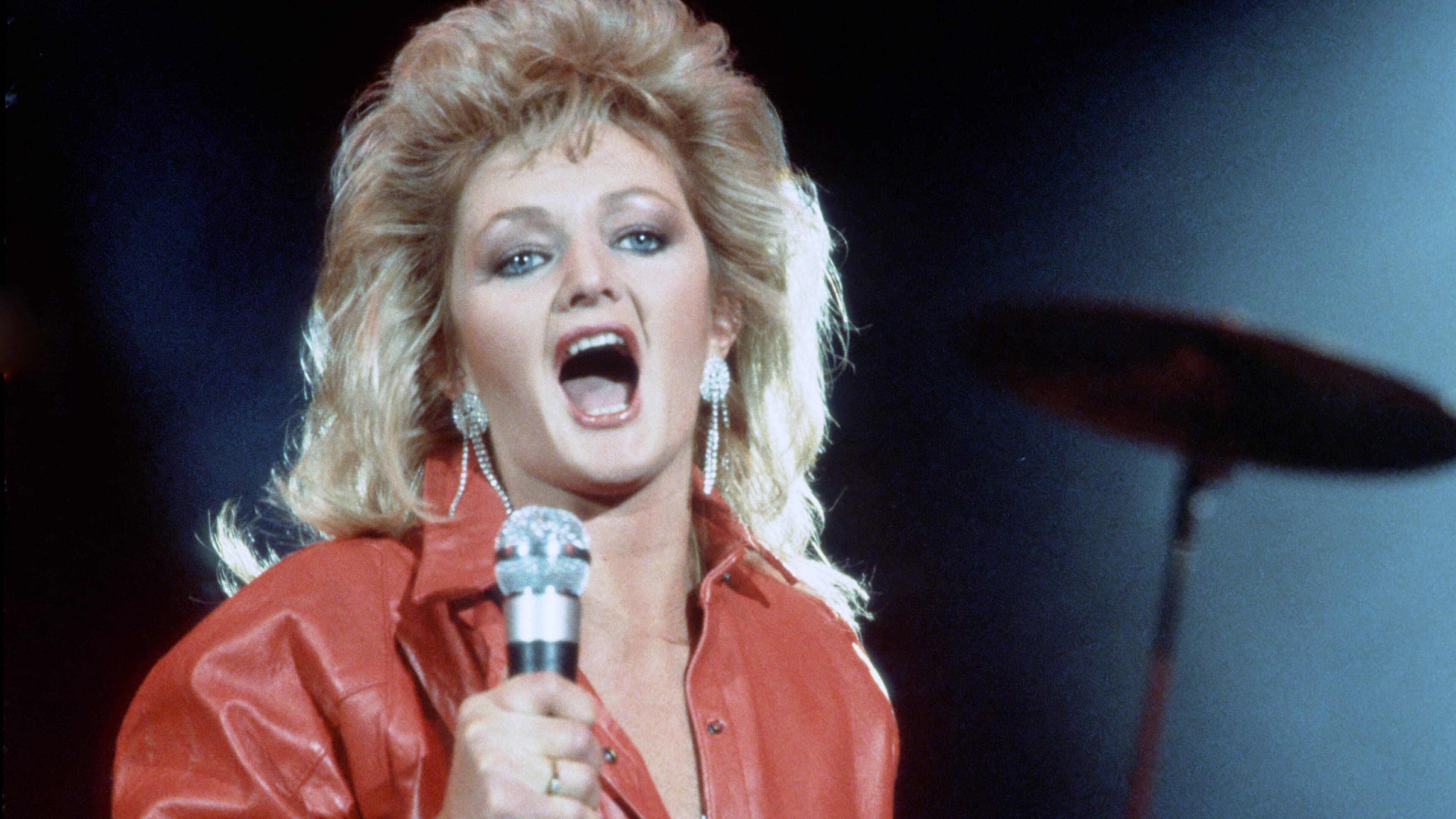 Bonnie Tyler, star who staged one of the great pop comebacks with ‘Total Eclipse of the Heart’, dies aged 75