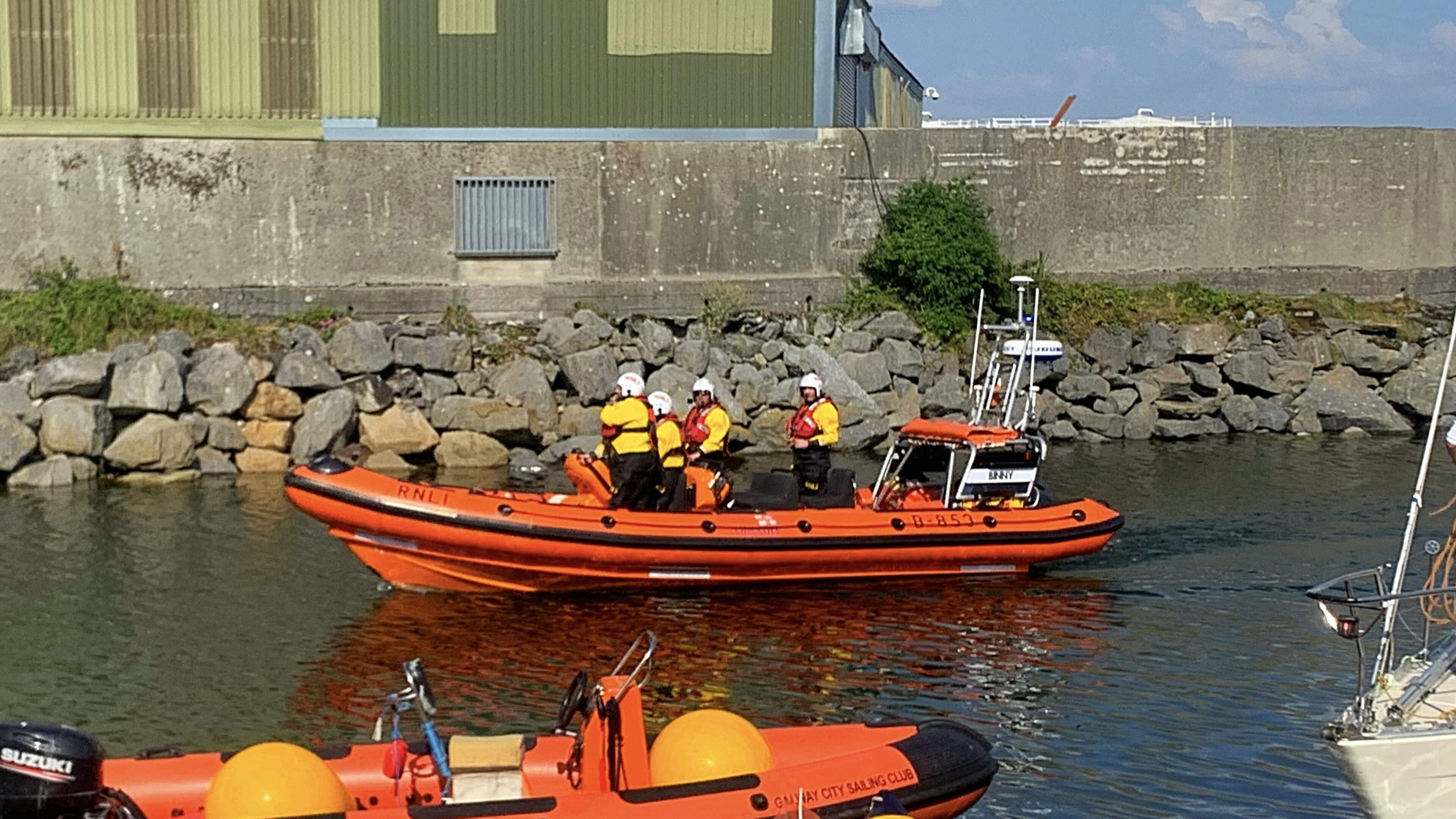 Galway RNLI rescue three people on a boat without power