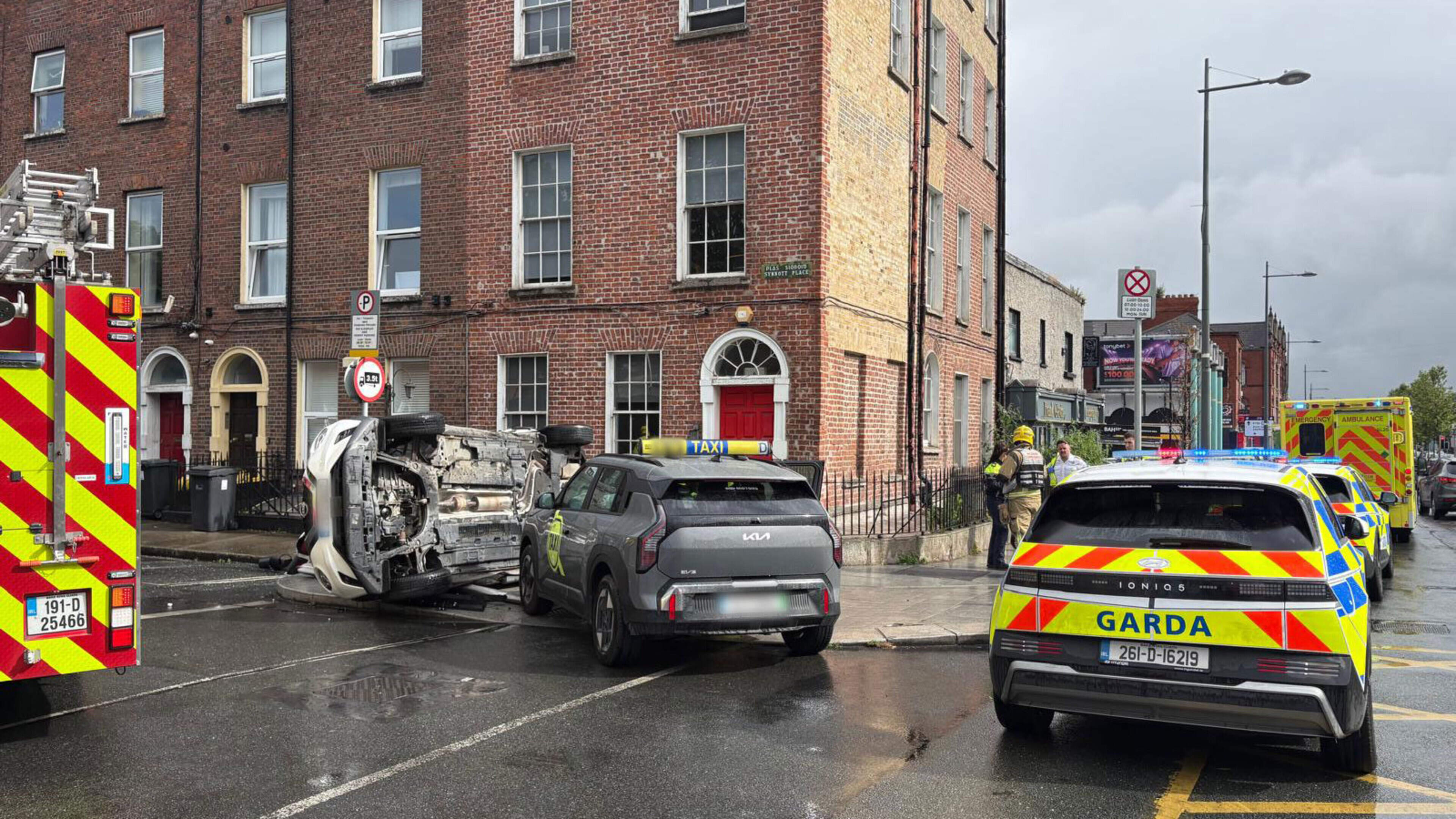Traffic management in place after two cars crash at a junction in Dublin 7