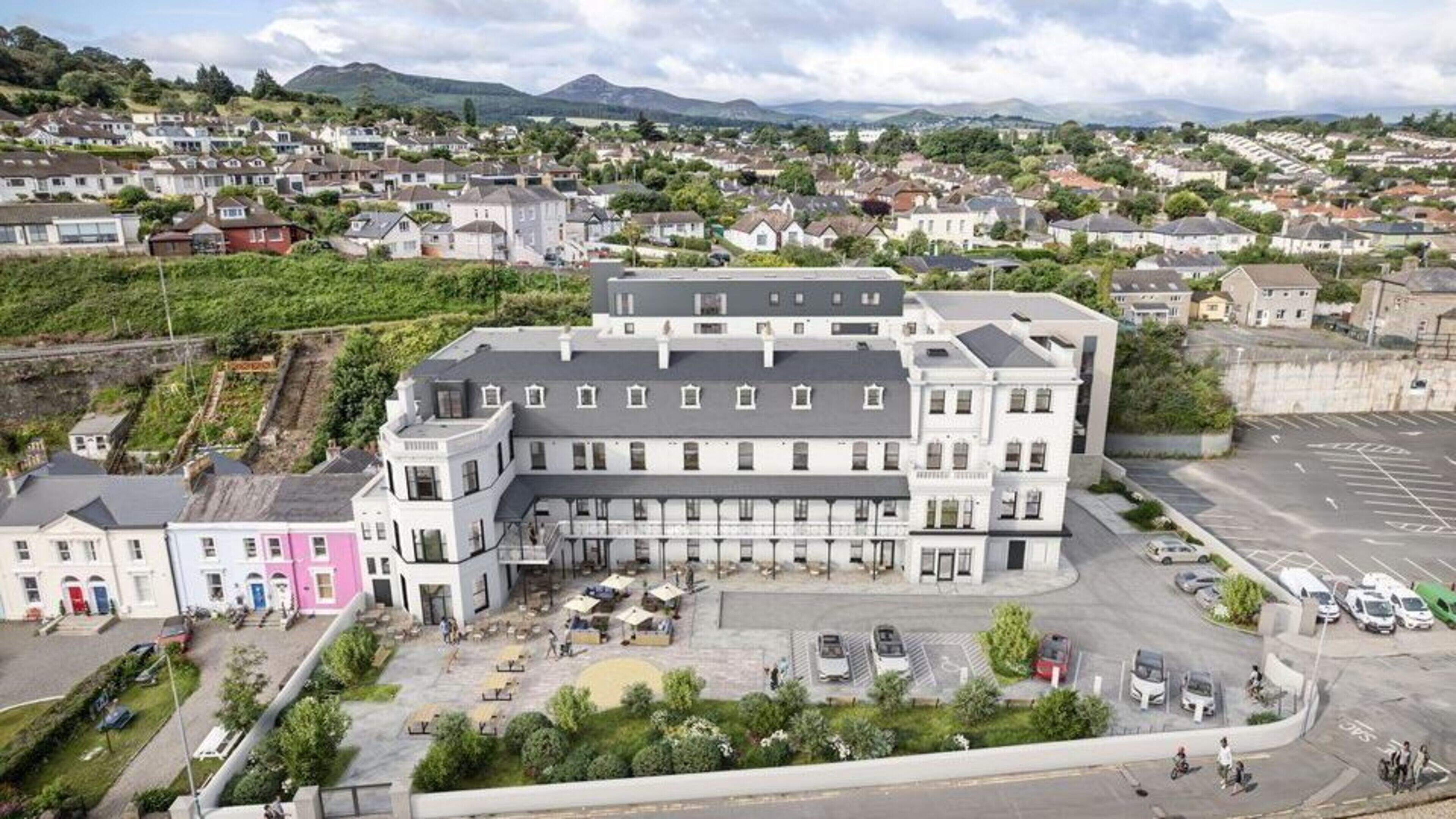 Wicklow hotel bar once favoured by Hollywood stars back on market at reduced €1.1m price 