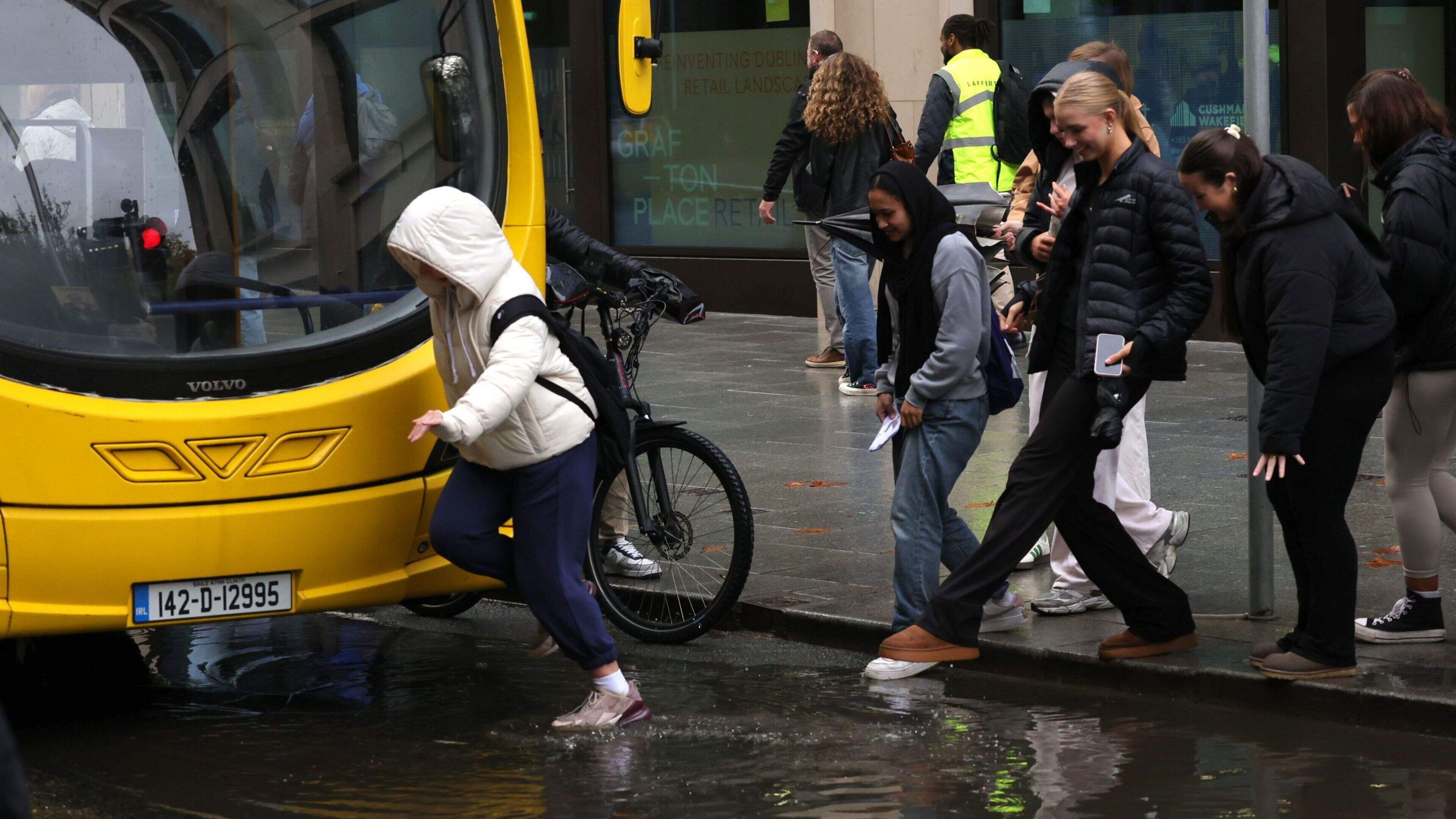 Mix of rain and dry spells over coming days as temperatures to drop slightly