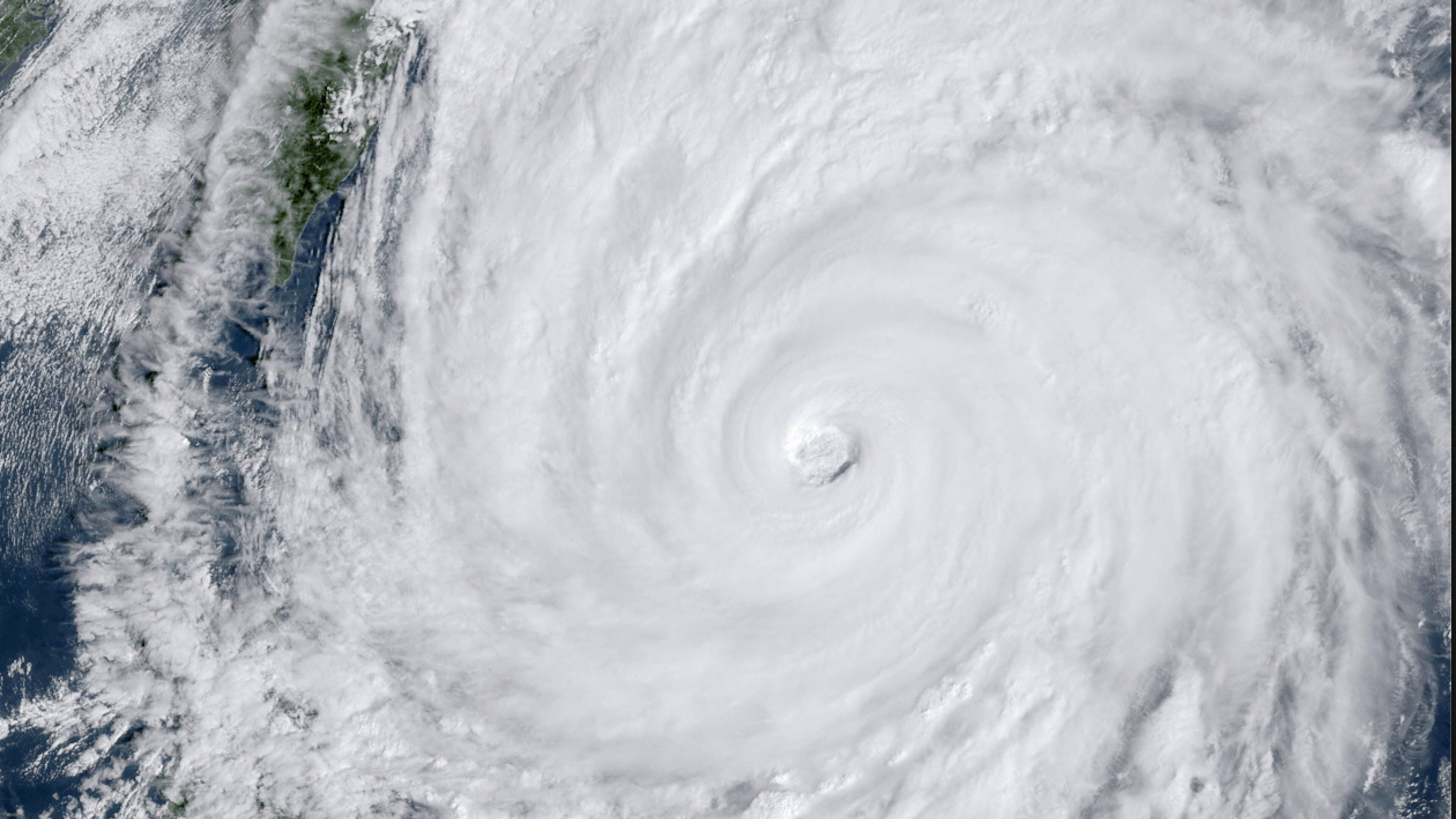 Powerful Typhoon Champi nears Taiwan causing flight cancellations