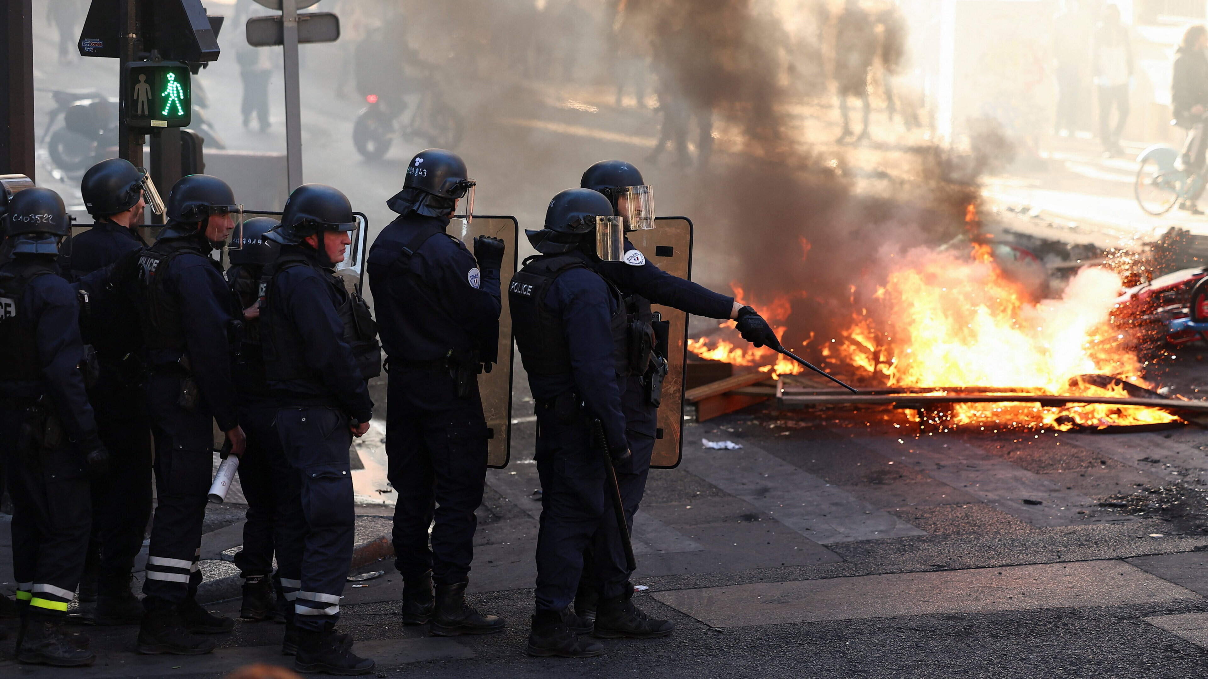 Andrew Hussey: If this isn’t civil war, I don’t know what is – the ‘revolutionaries’ burning Paris to the ground