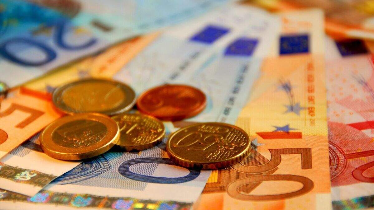 Inflation pushes sharply into negative territory | Irish Independent