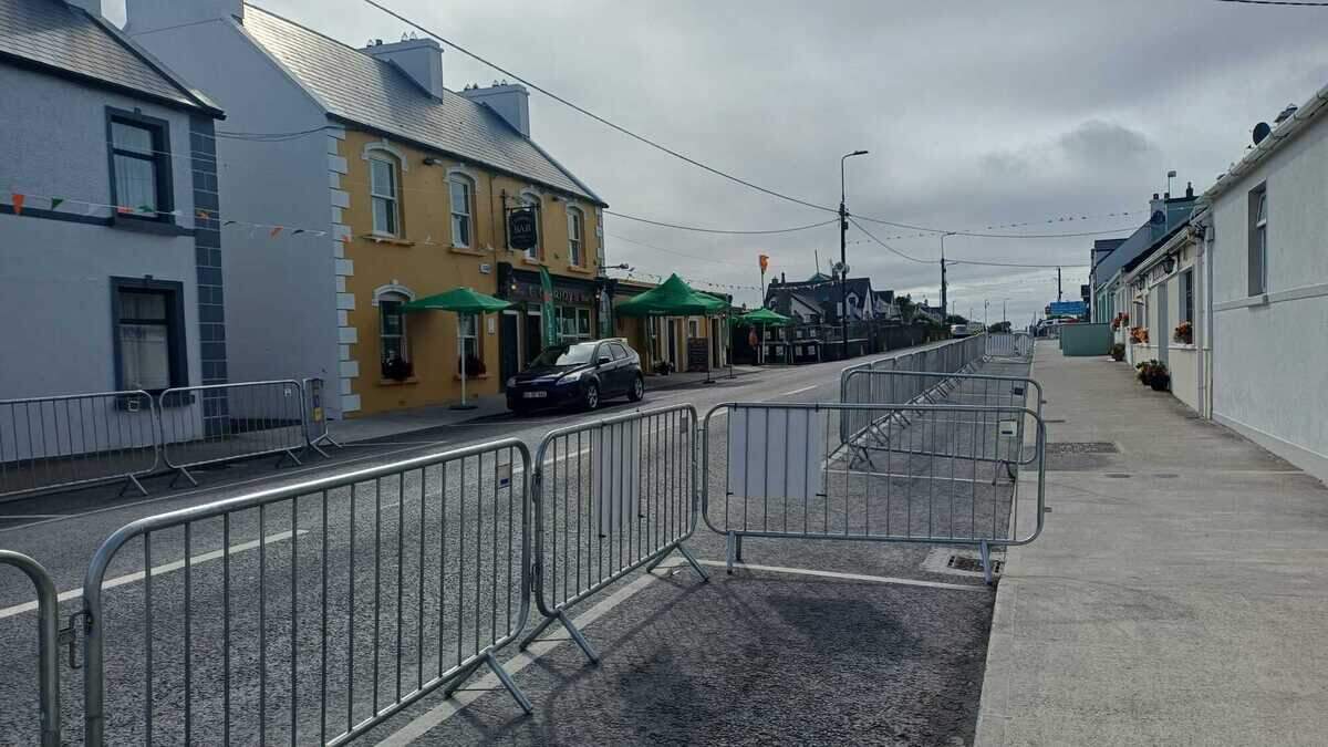 ‘More gardaí than locals’ — Doonbeg off to a wet and subdued start ahead of Donald Trump visit