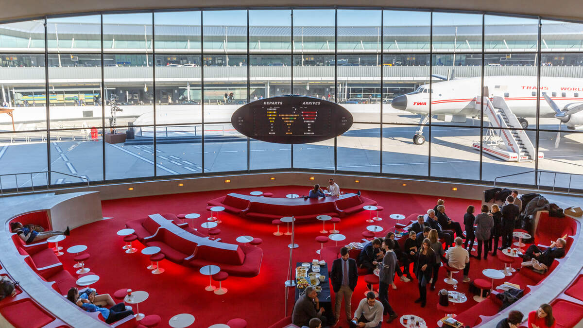 Hundreds of flights cancelled across New York City due to air traffic control issue