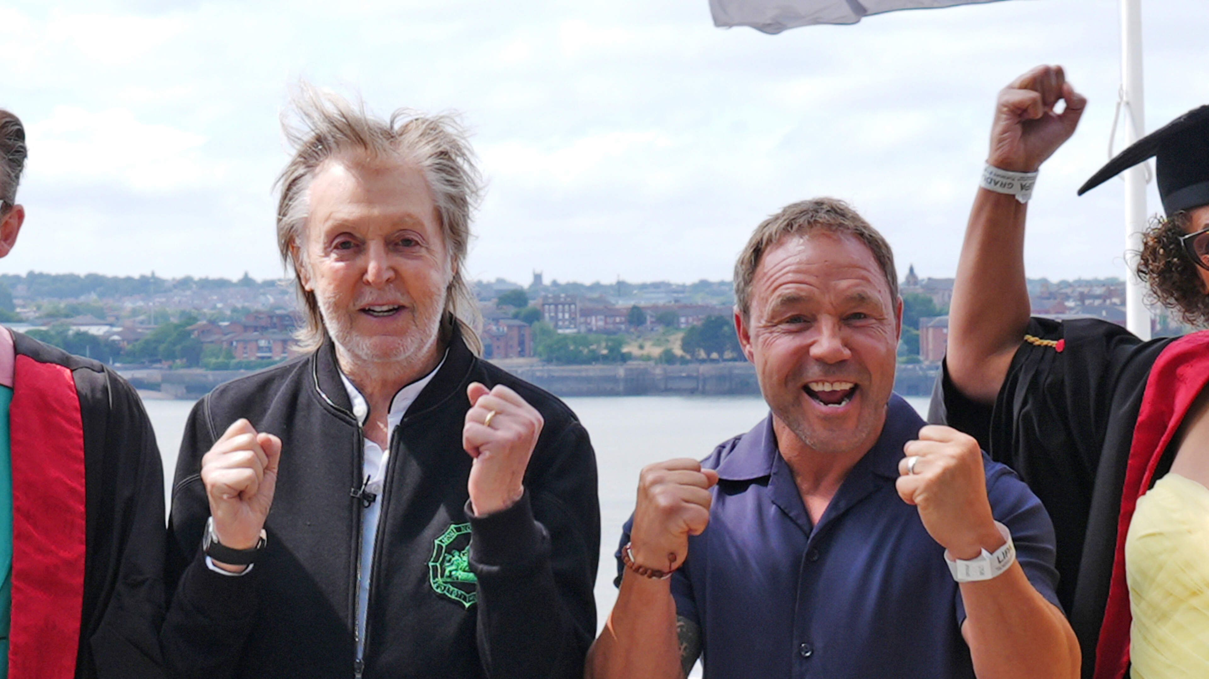 ‘It was surreal’ – Paul McCartney pulls up next to Beatles fans on tour bus in Liverpool