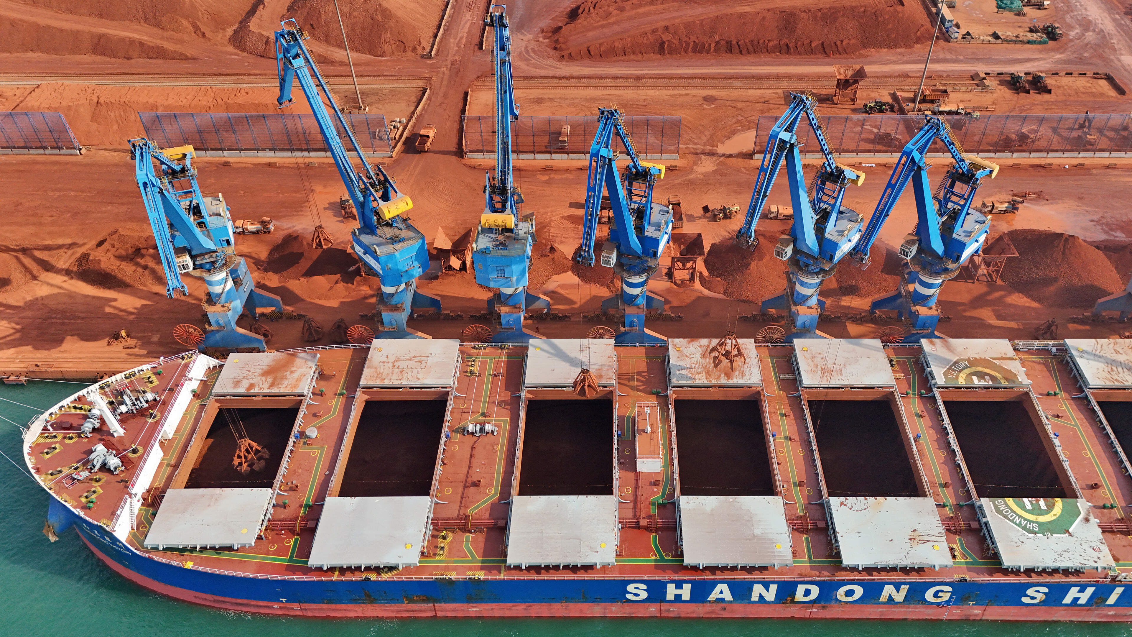 Top bauxite producer Guinea to unveil export controls in June