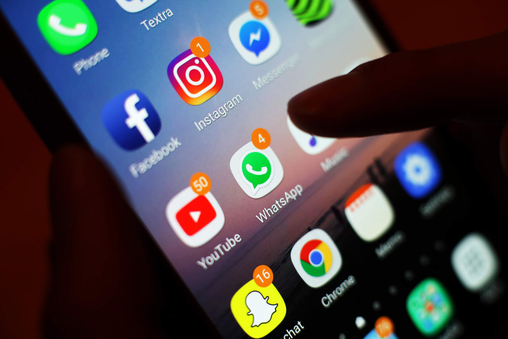 Irish Data Regulator Blocks Tech Giants from Using Private Messages for AI Training