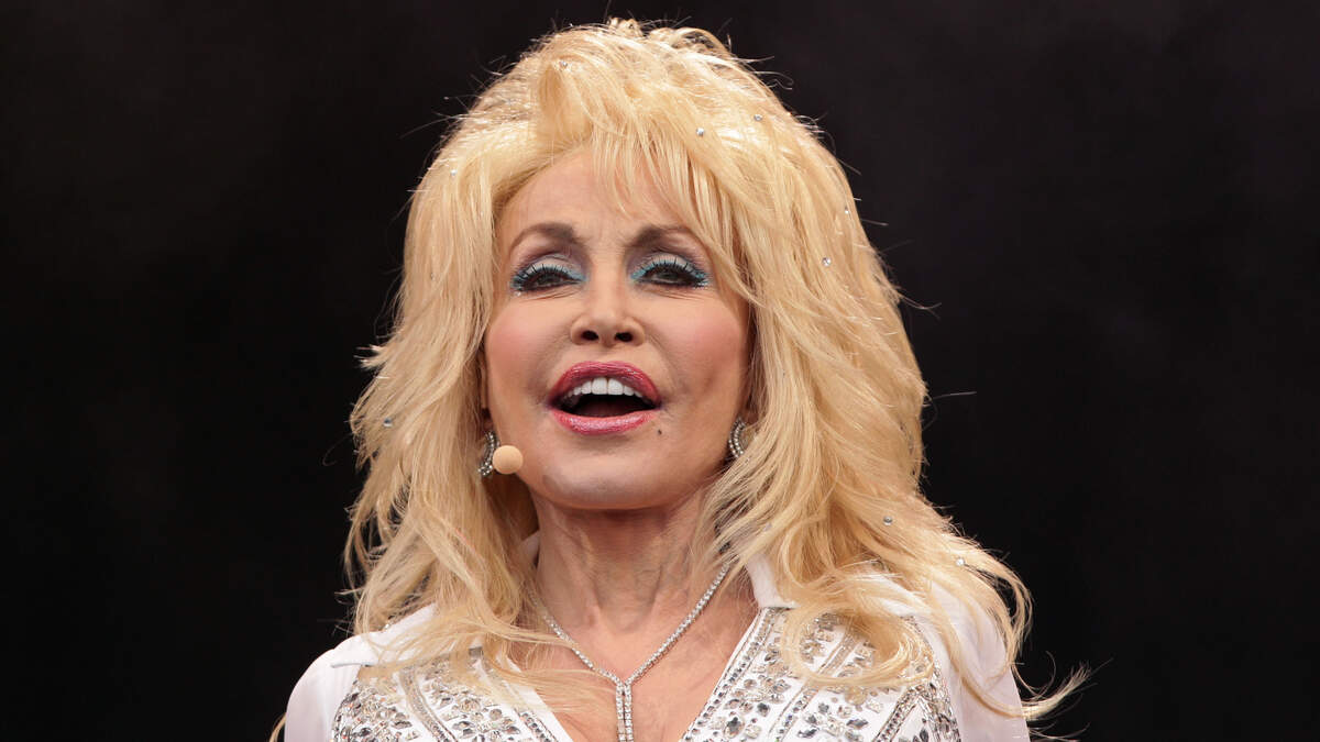 Dolly Parton’s sister says there is no family ‘feud’ after nephew was fired