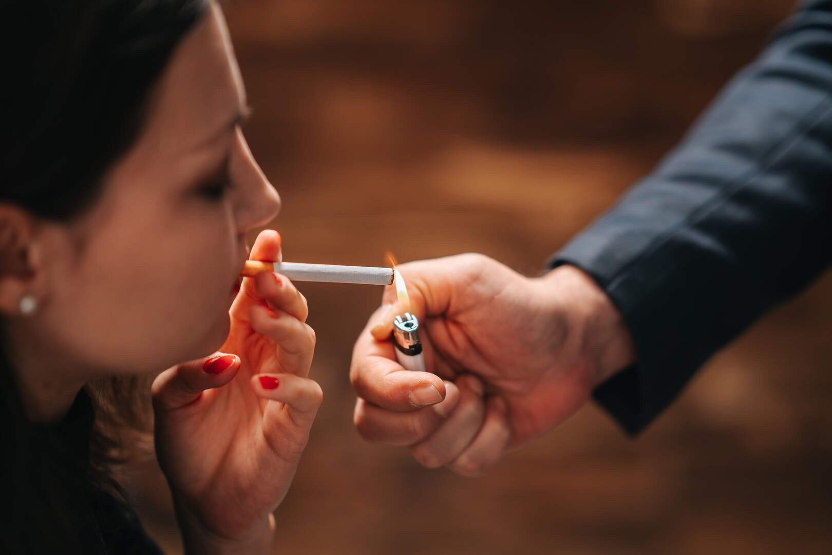 fake cigarettes light up Lighting Up: E-cigarette Dangers fake cigarettes light up Lighting Up: E-cigarette Dangers