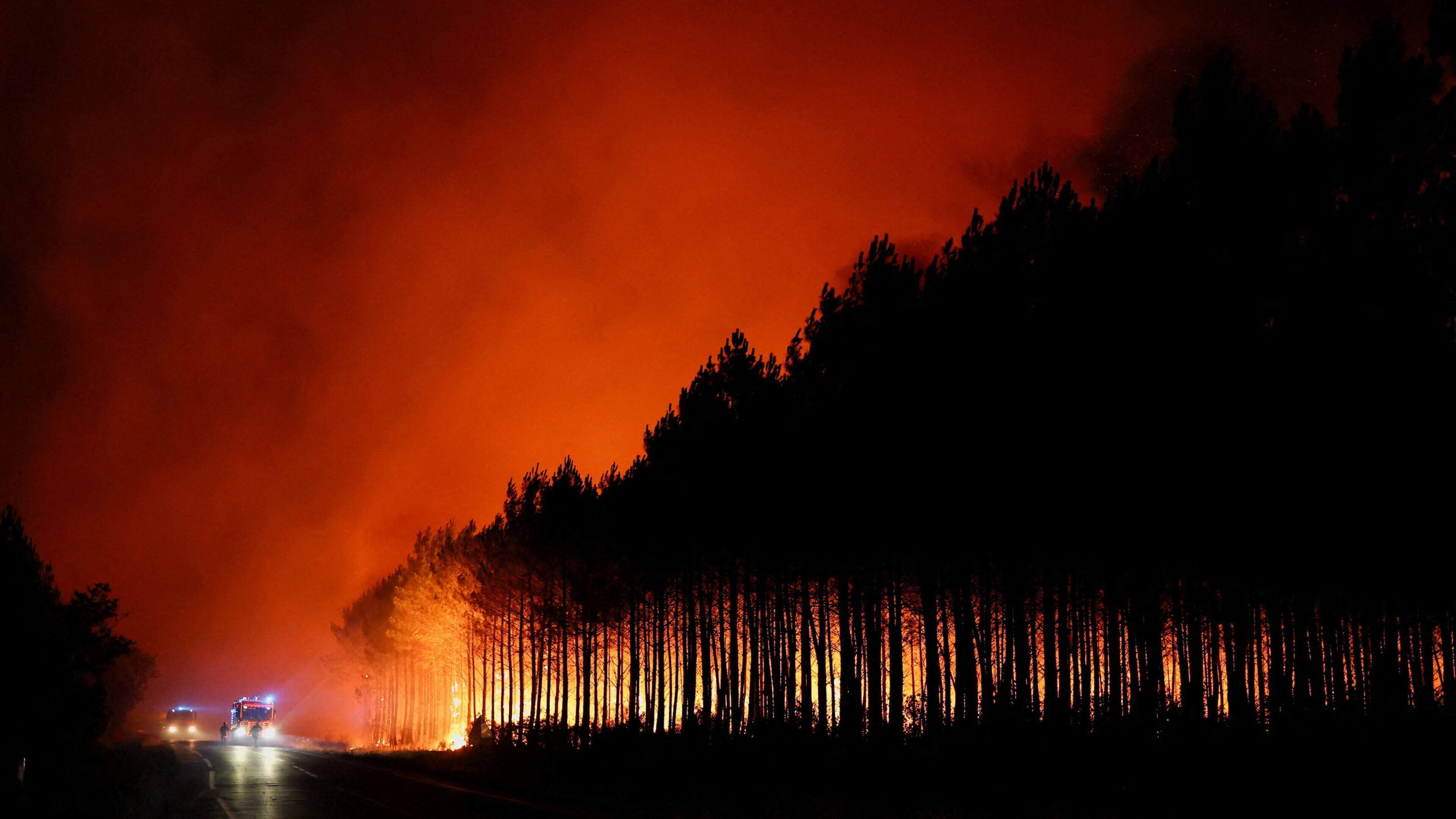 More than 10,000 people forced to flee homes and campsites as wildfires tear through France